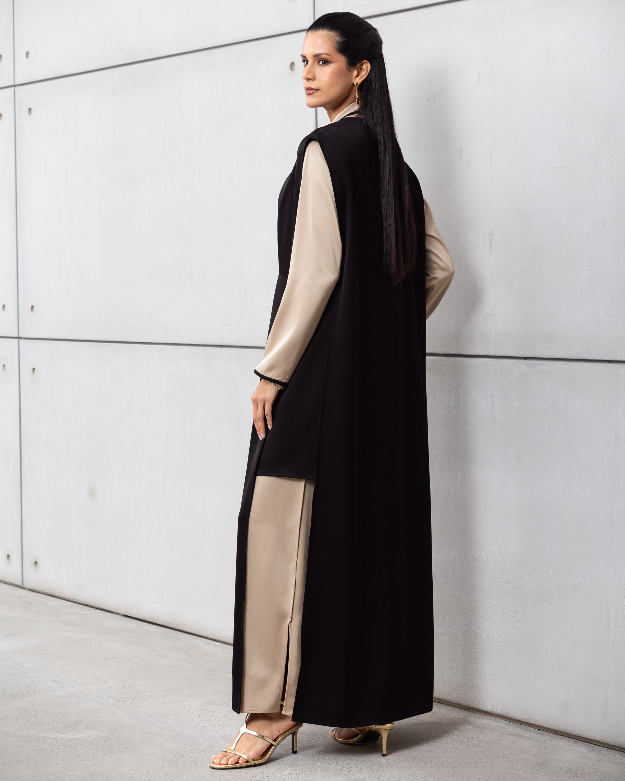 Set: Sand Loose Cut Abaya with Black Cardigan RTW