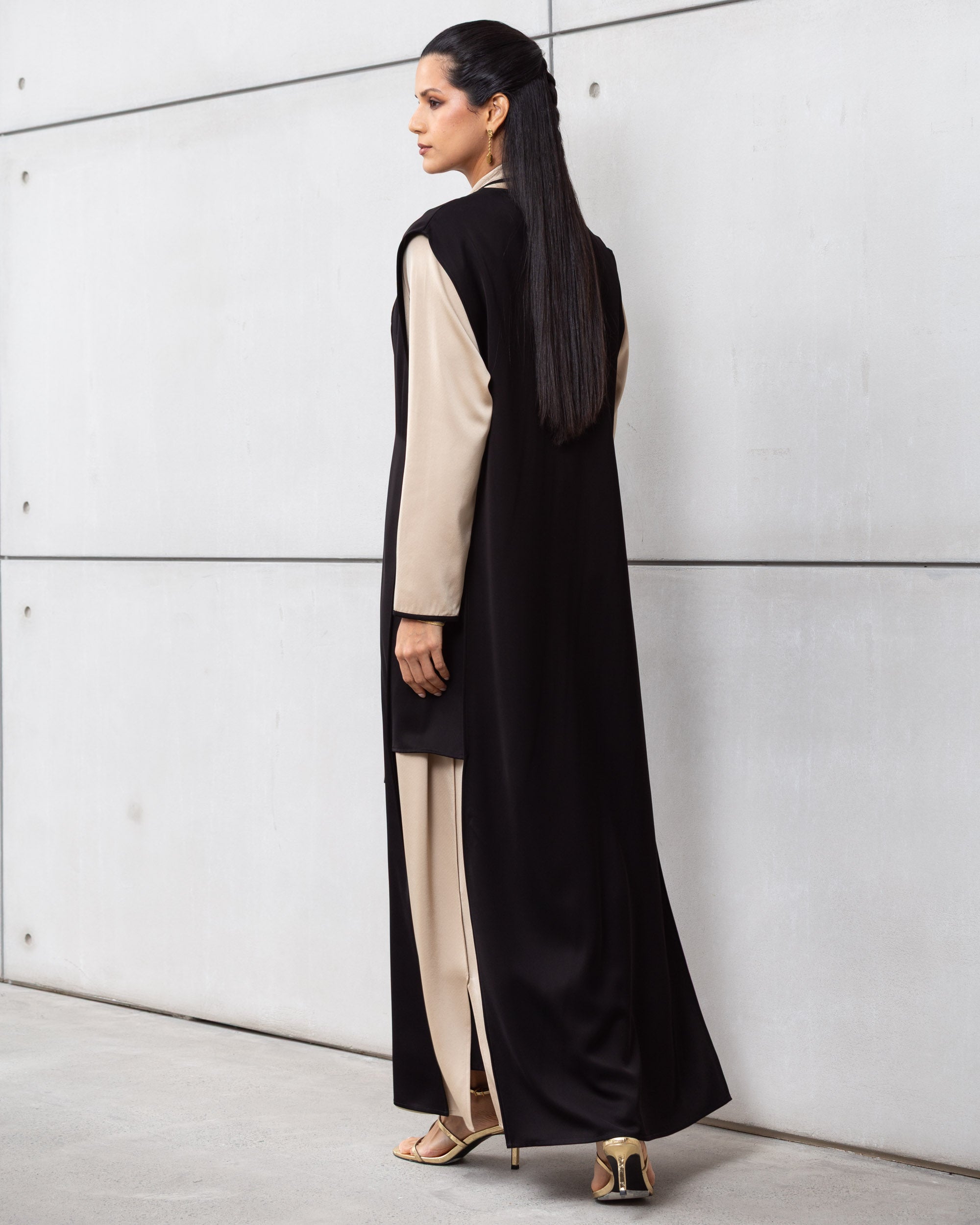 Set: Sand Loose Cut Abaya with Black Cardigan RTW
