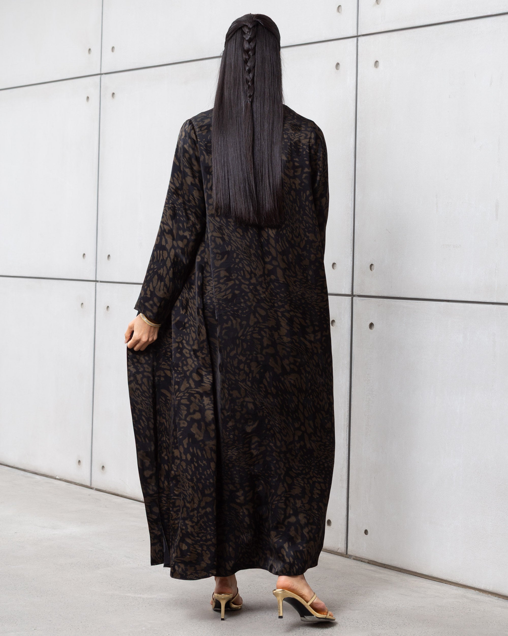 Layer Abaya in Noir Gold