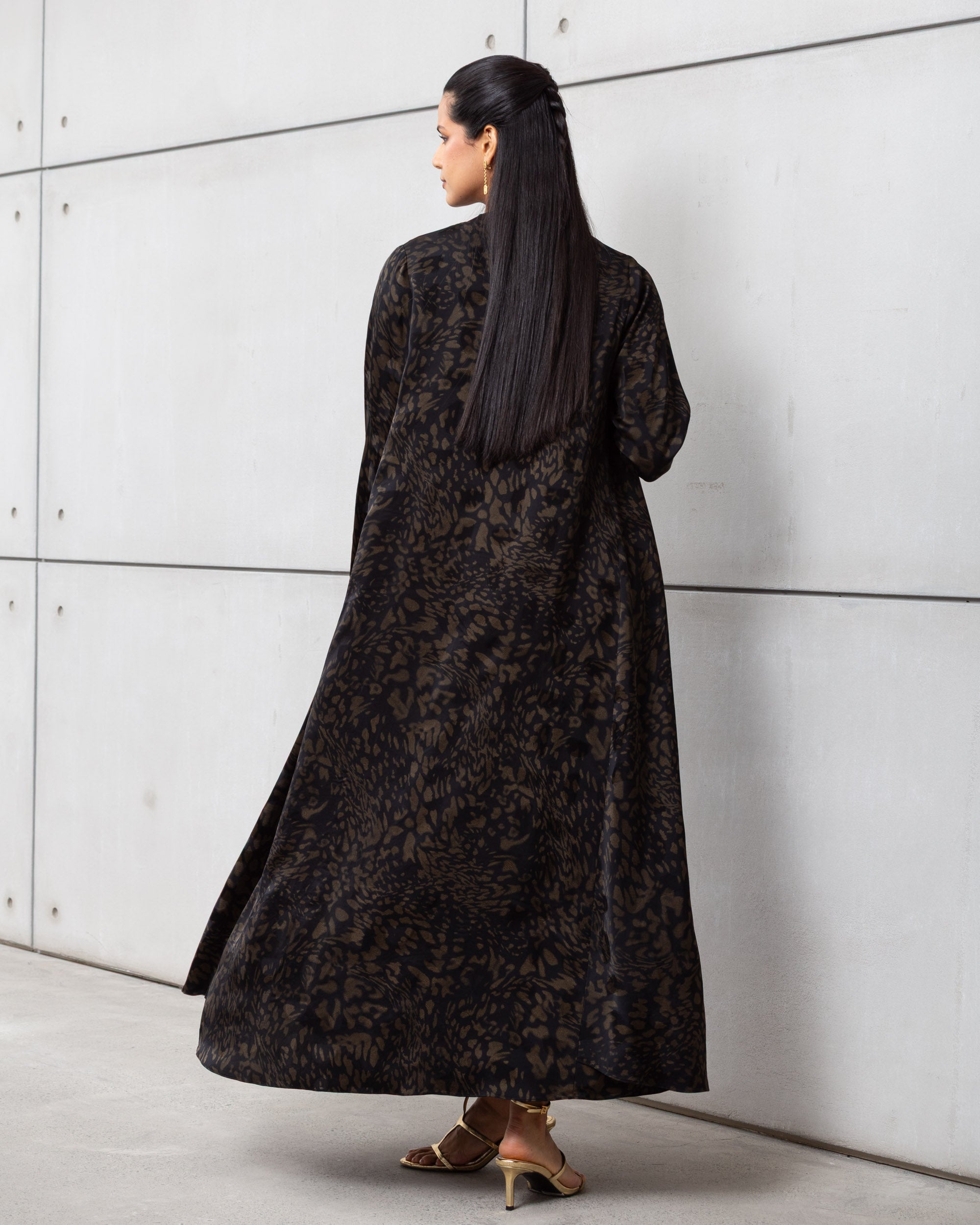 Layer Abaya in Noir Gold
