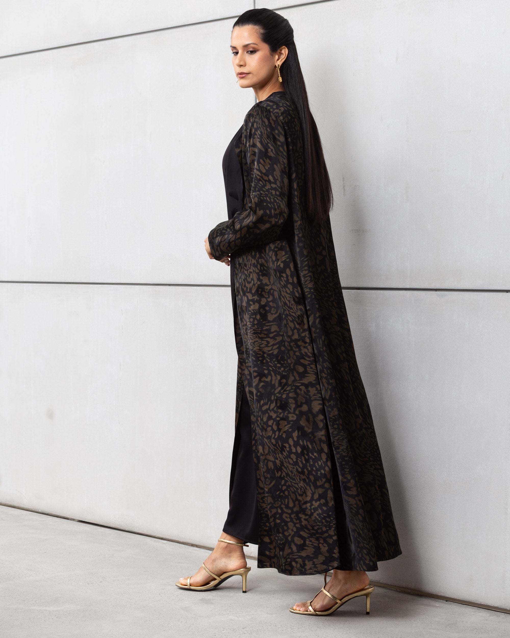 Layer Abaya in Noir Gold