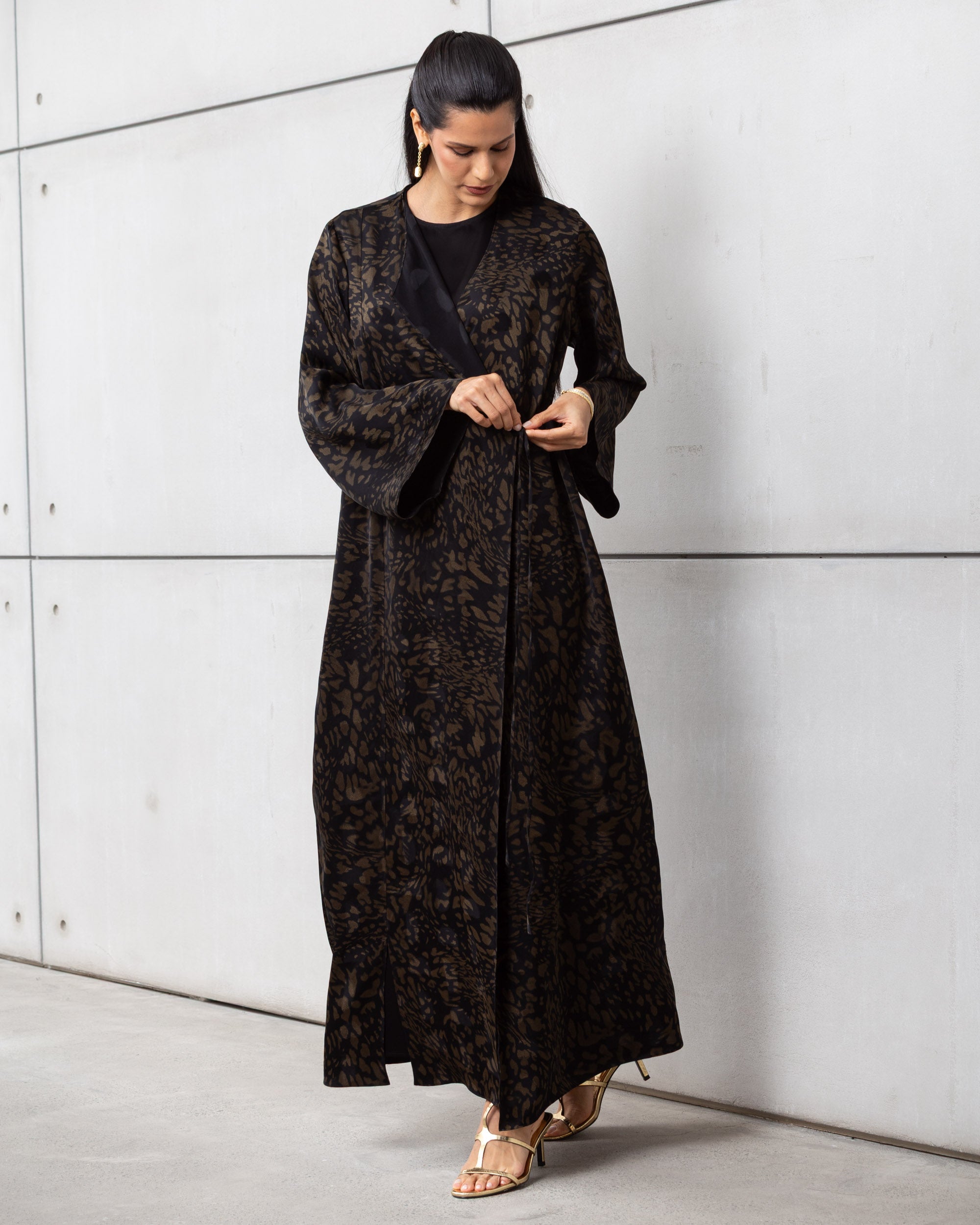 Side Tie Abaya in Golden Black