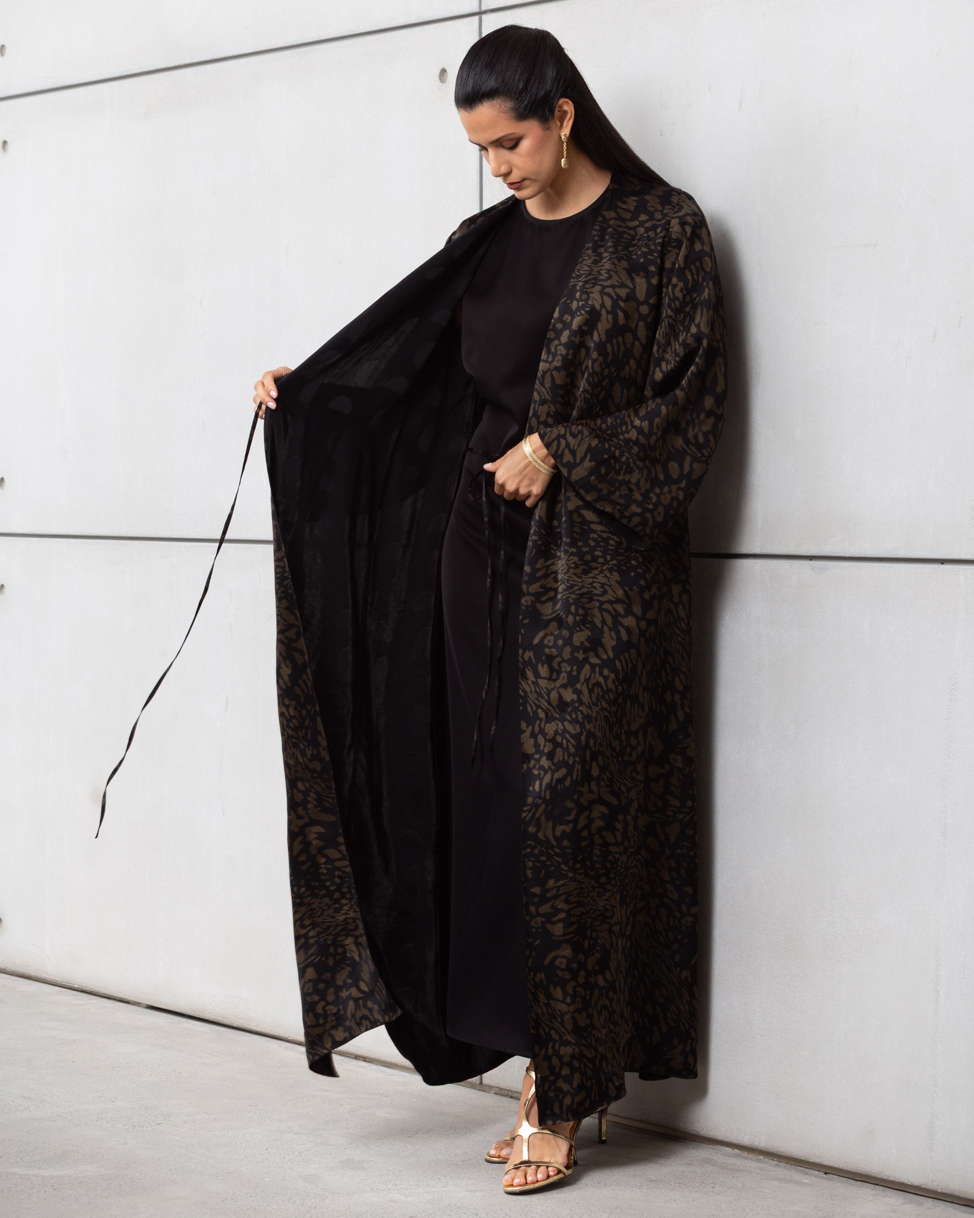 Side Tie Abaya in Golden Black