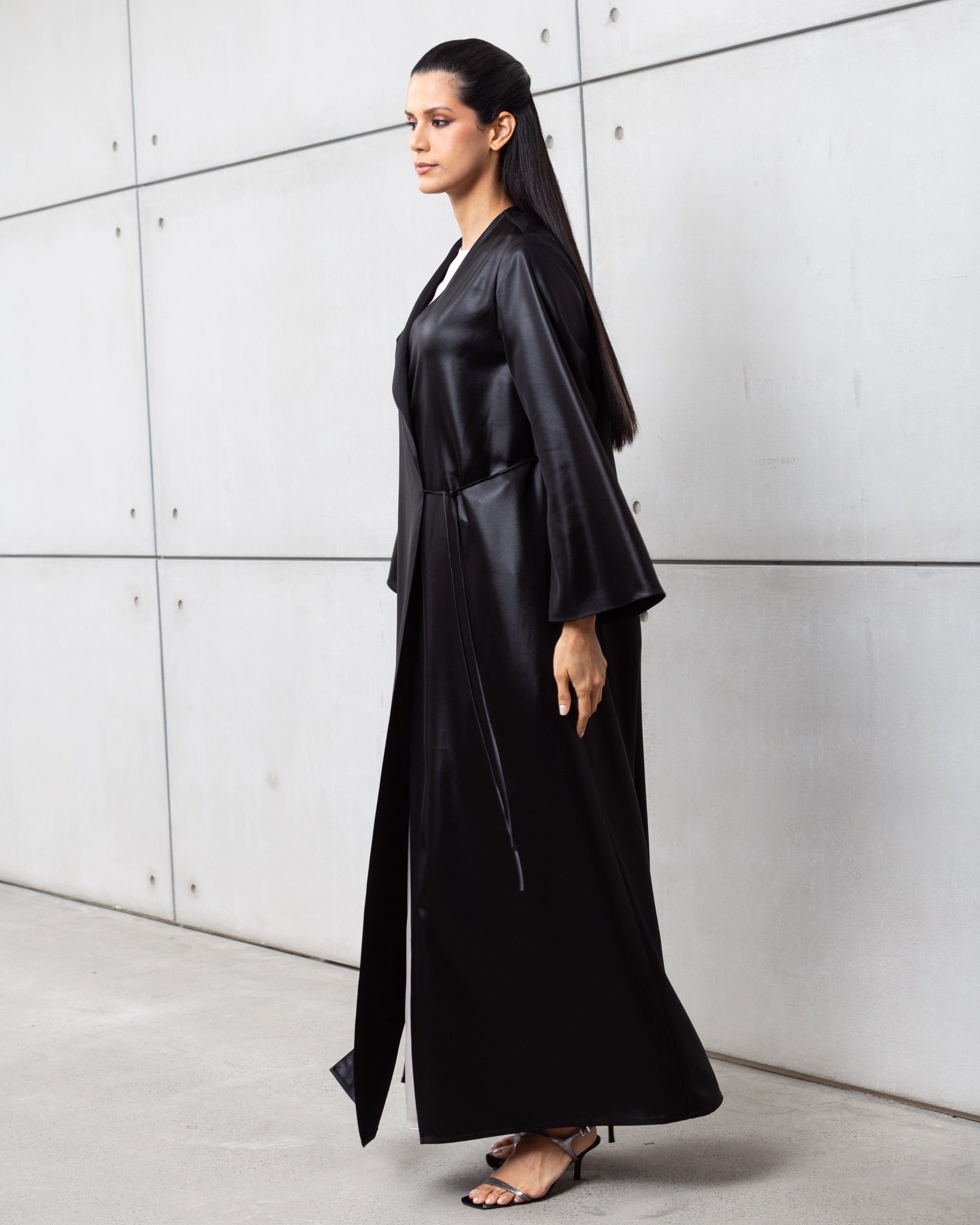 Side Tie Abaya in Black