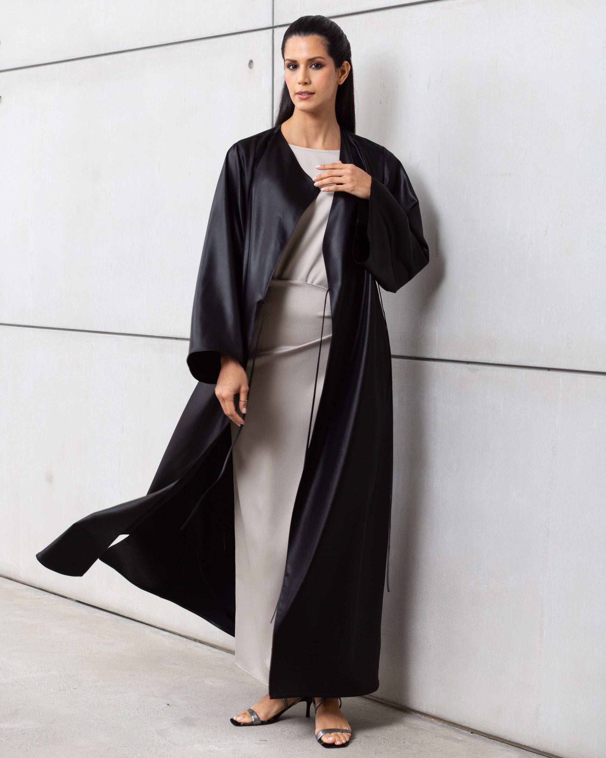 Side Tie Abaya in Black