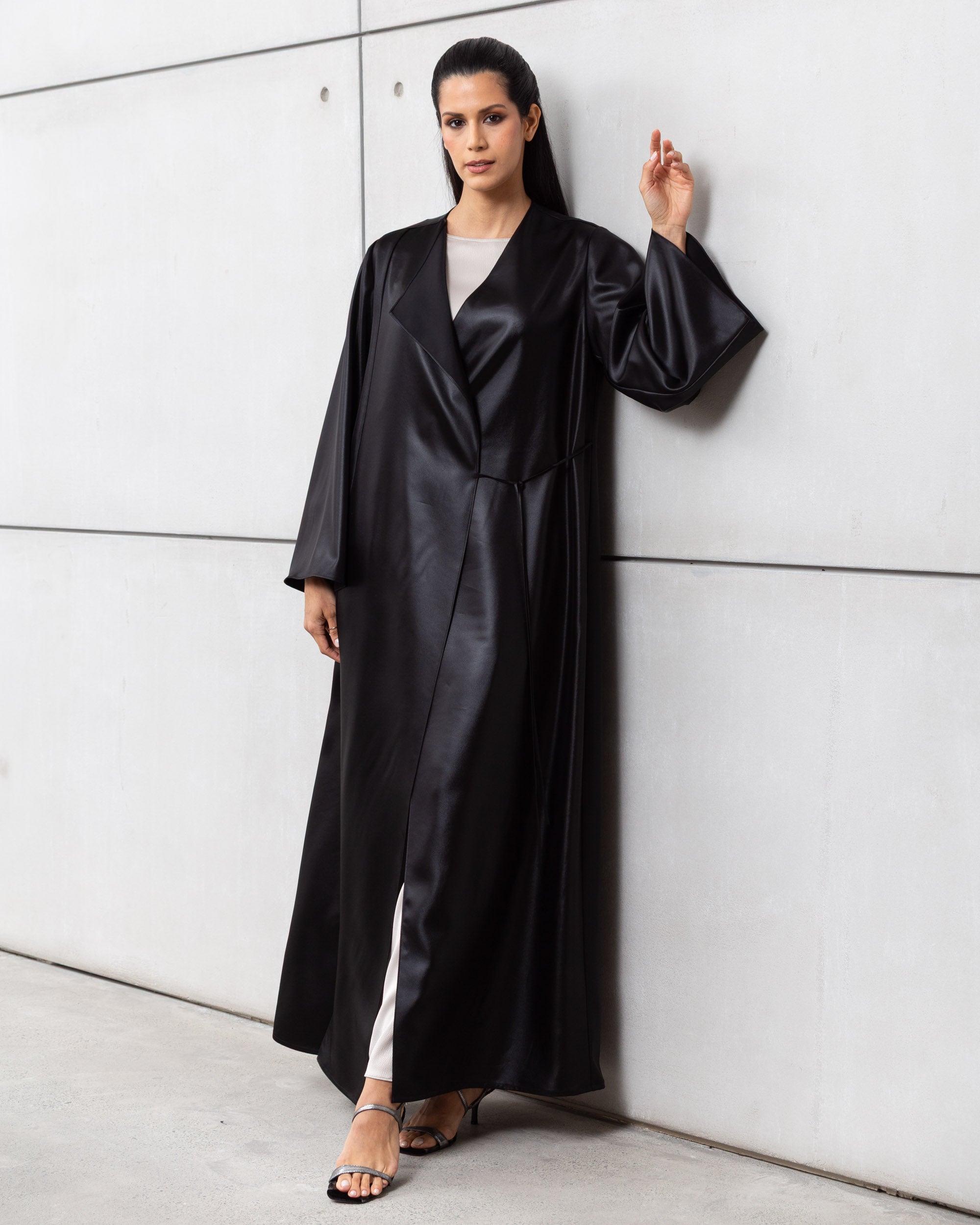Side Tie Abaya in Black