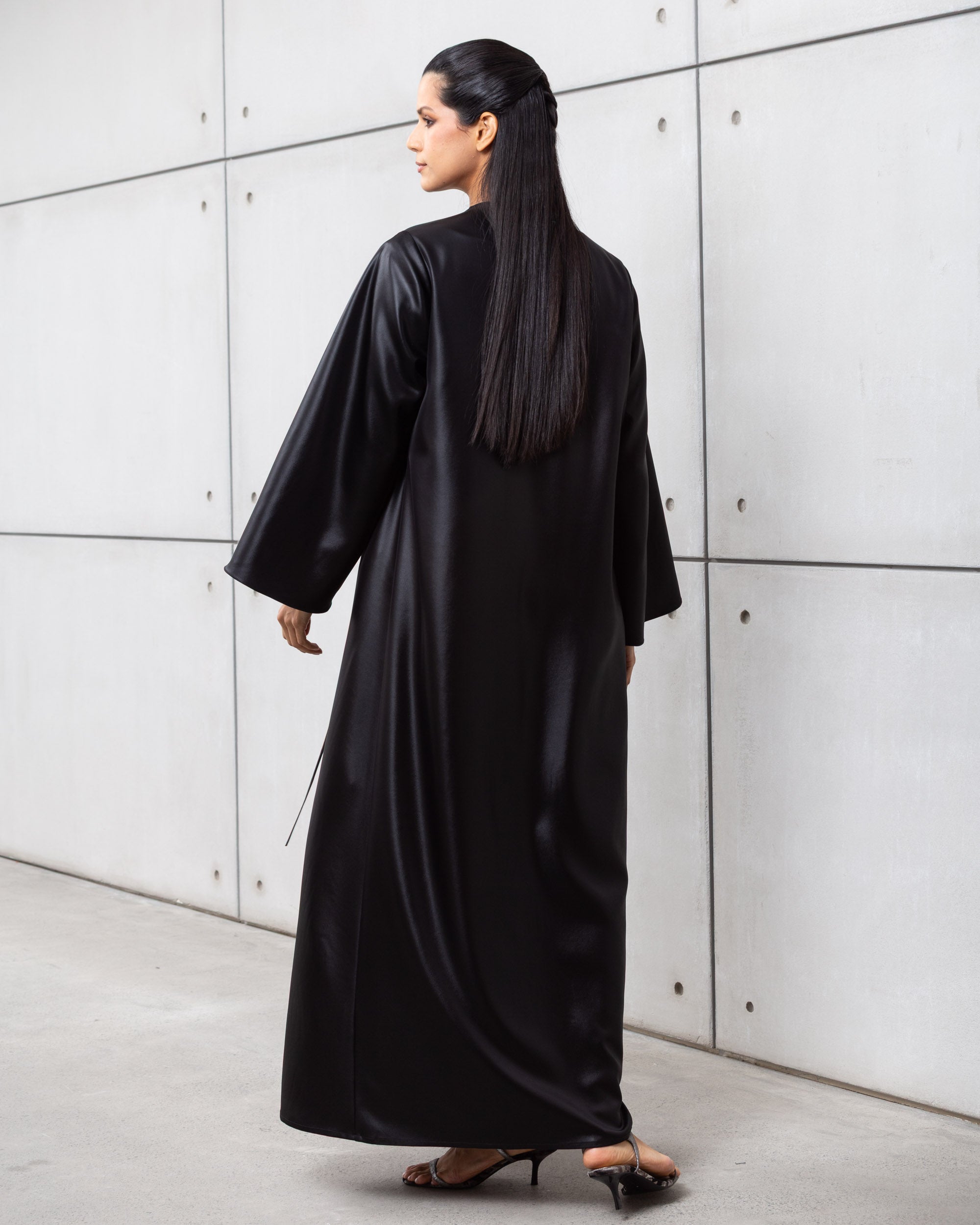 Side Tie Abaya in Black