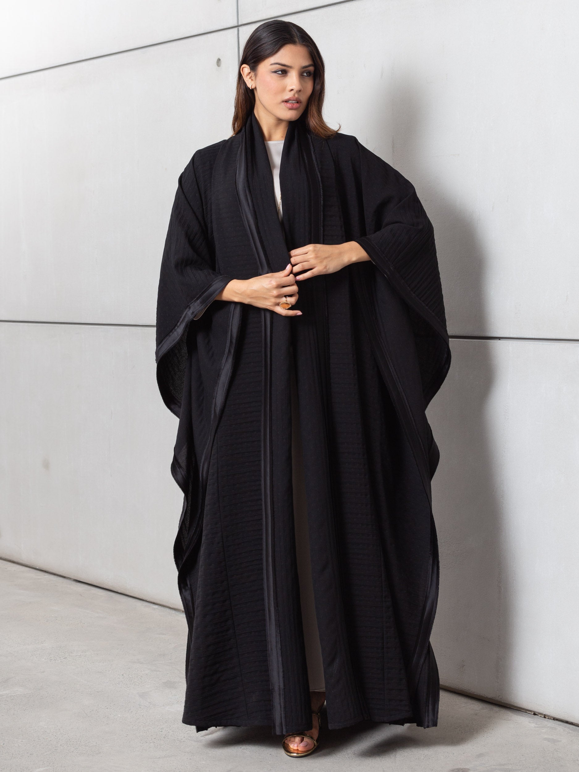 Flow Abaya with Satin in Black