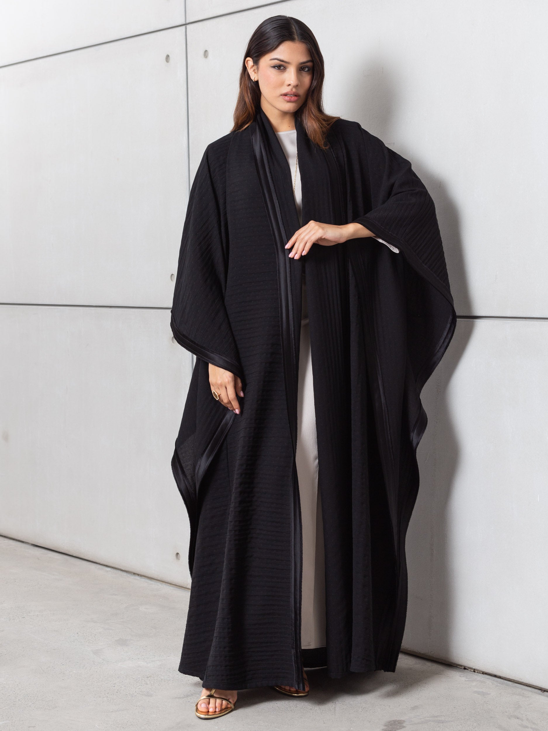 Flow Abaya with Satin in Black