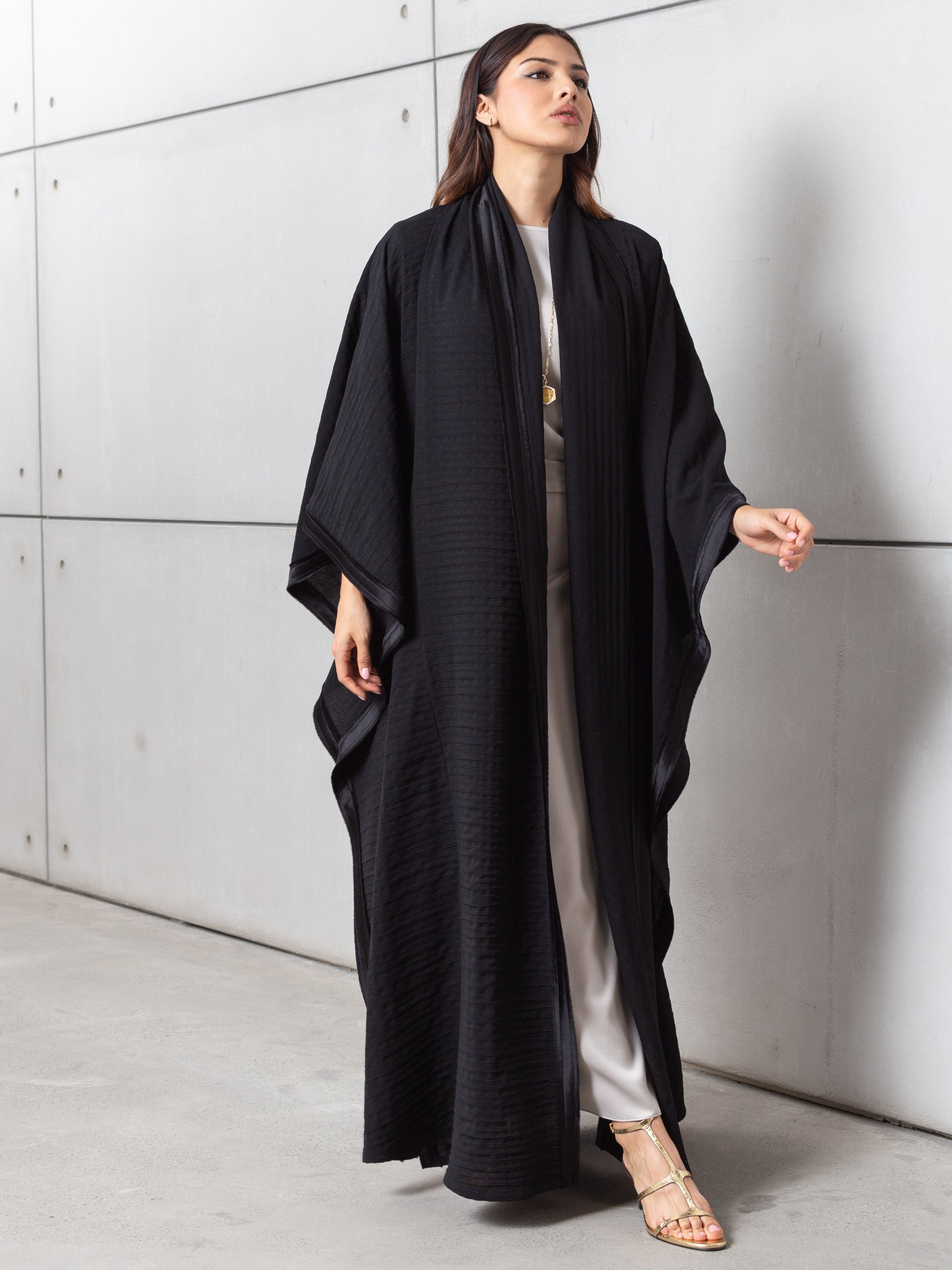 Flow Abaya with Satin in Black