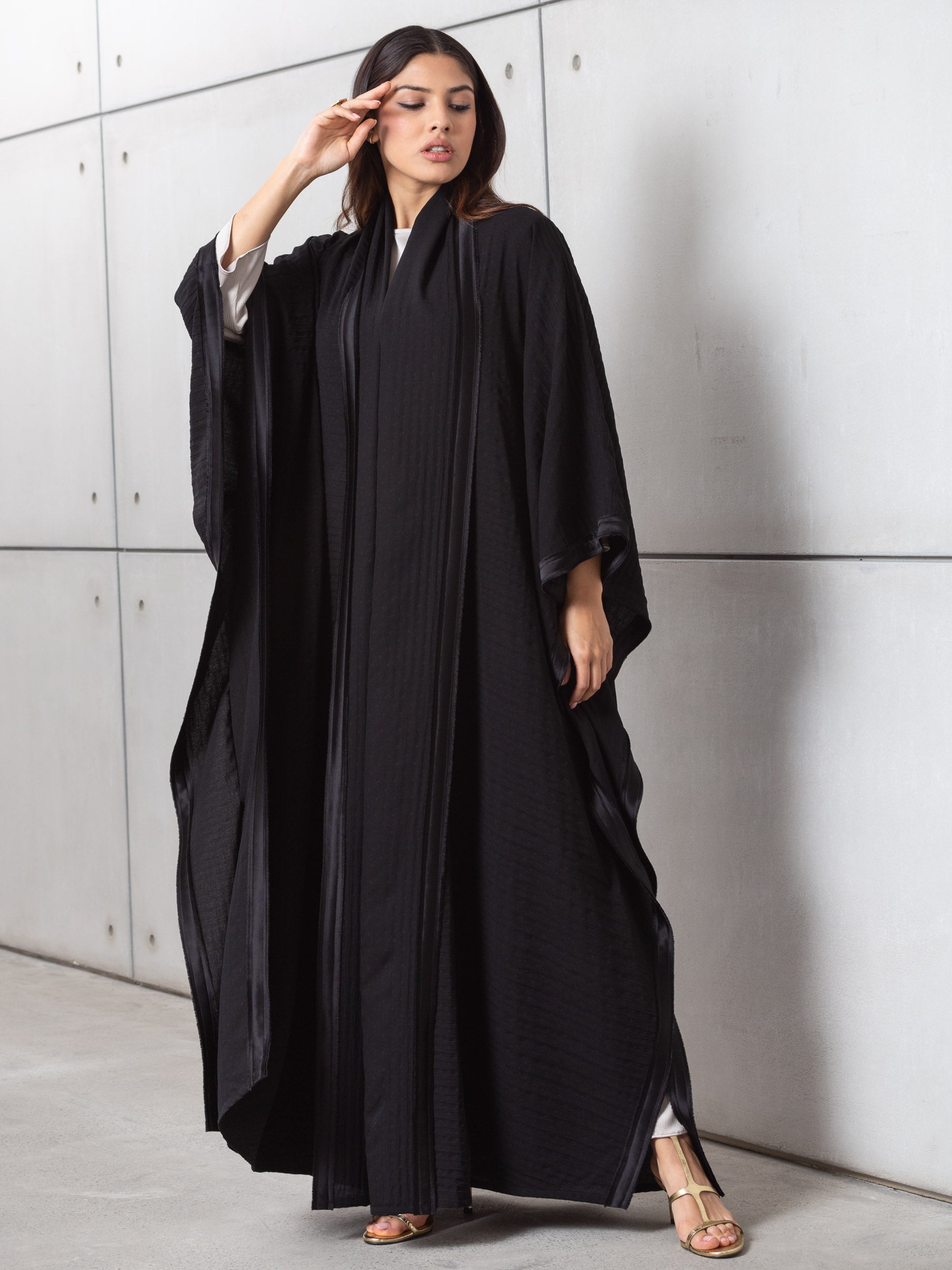 Flow Abaya with Satin in Black