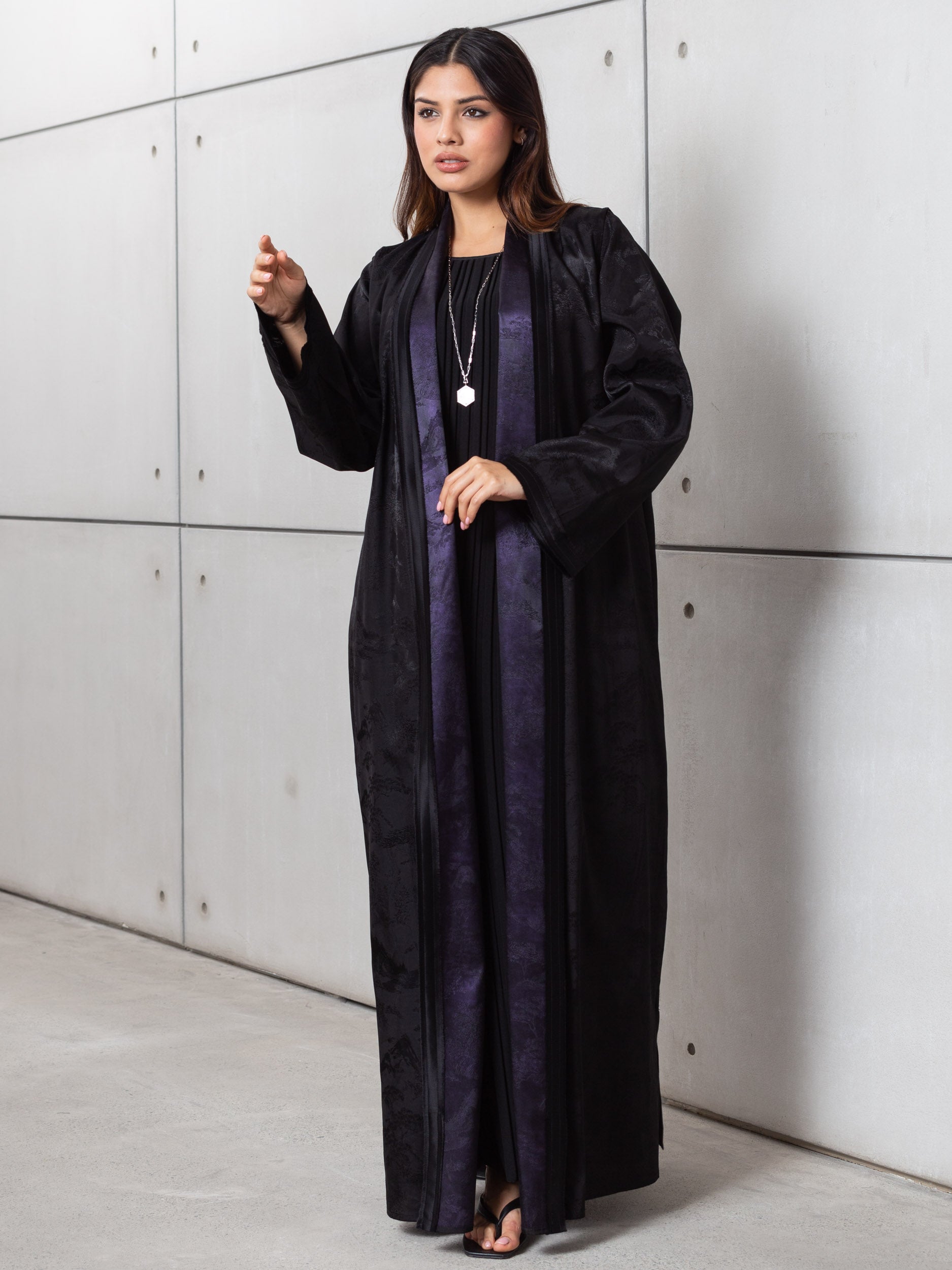 Reversible Abaya in Black & Plum