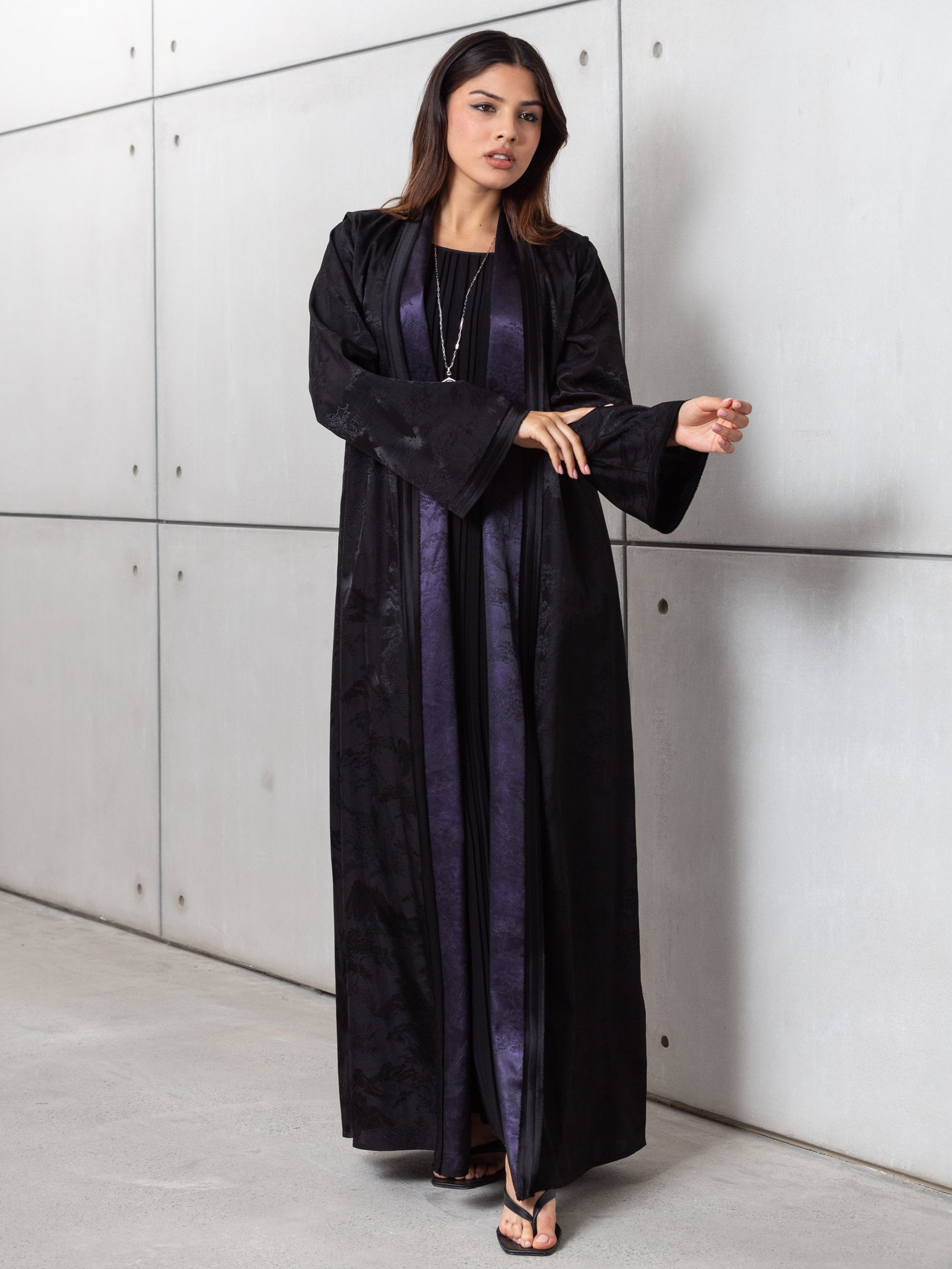 Reversible Abaya in Black & Plum