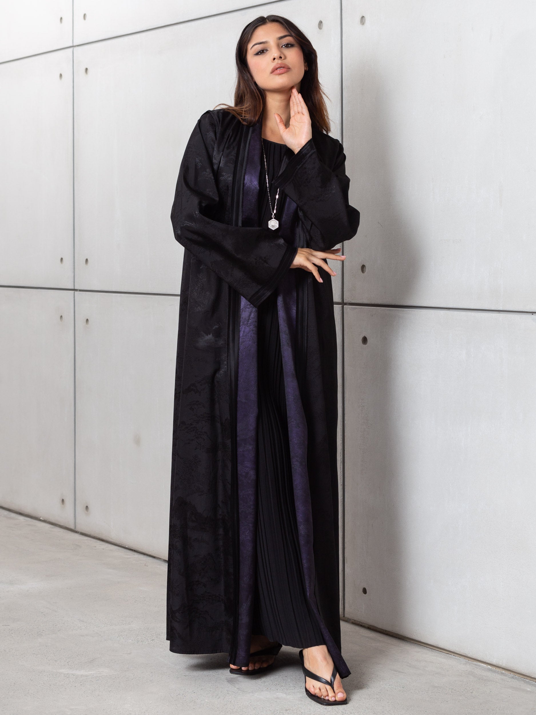 Reversible Abaya in Black & Plum