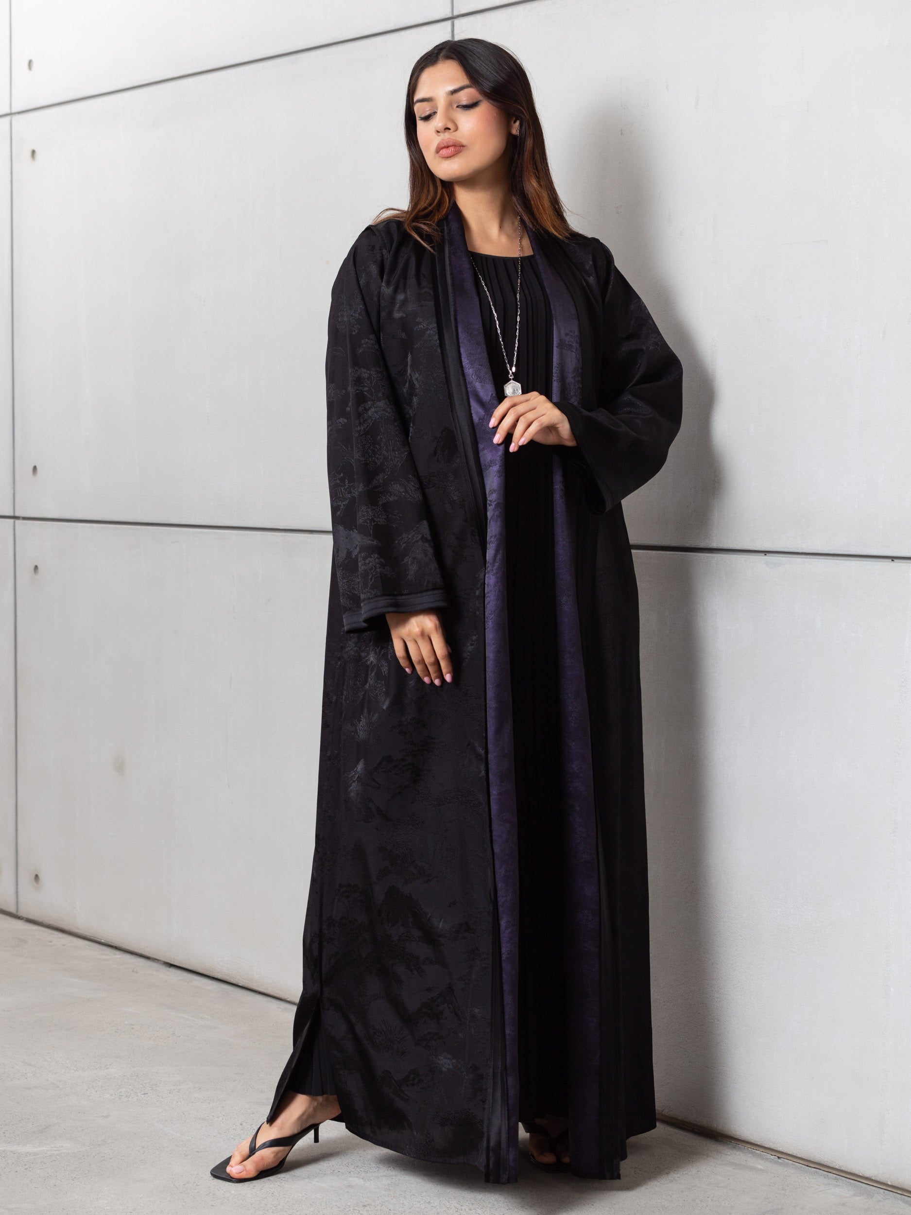 Reversible Abaya in Black & Plum