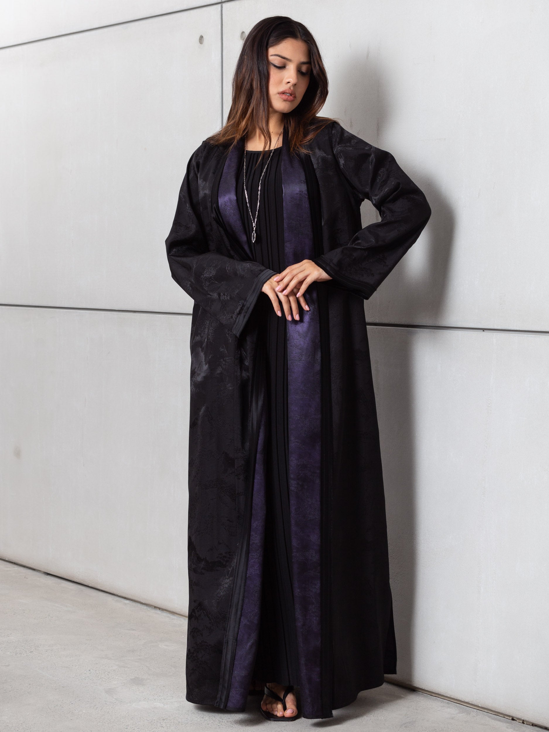 Reversible Abaya in Black & Plum