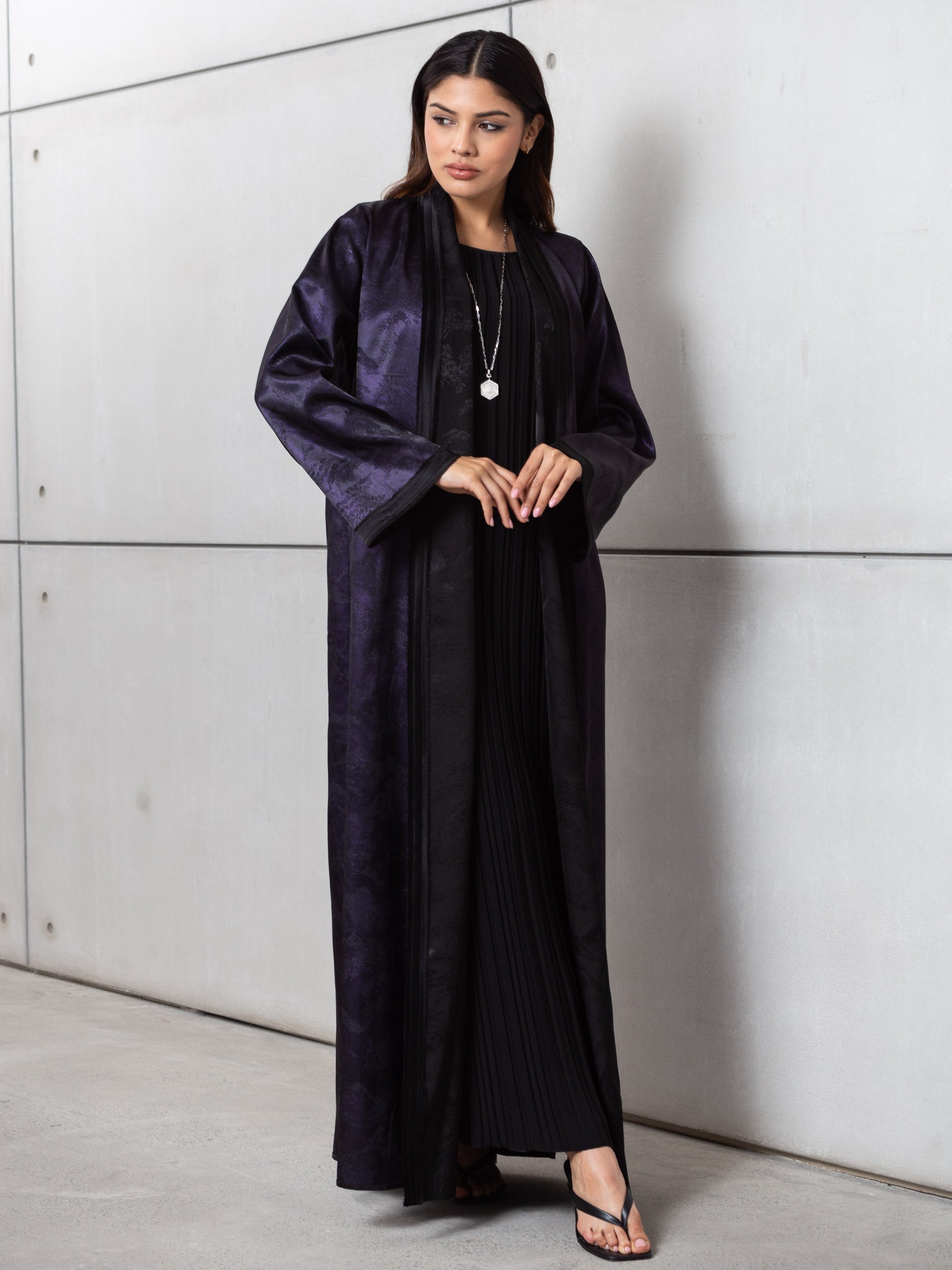 Reversible Abaya in Black & Plum