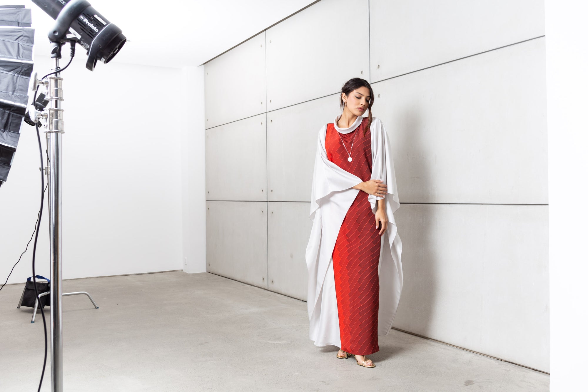 Silk Kaftan in Silver Gray with Red