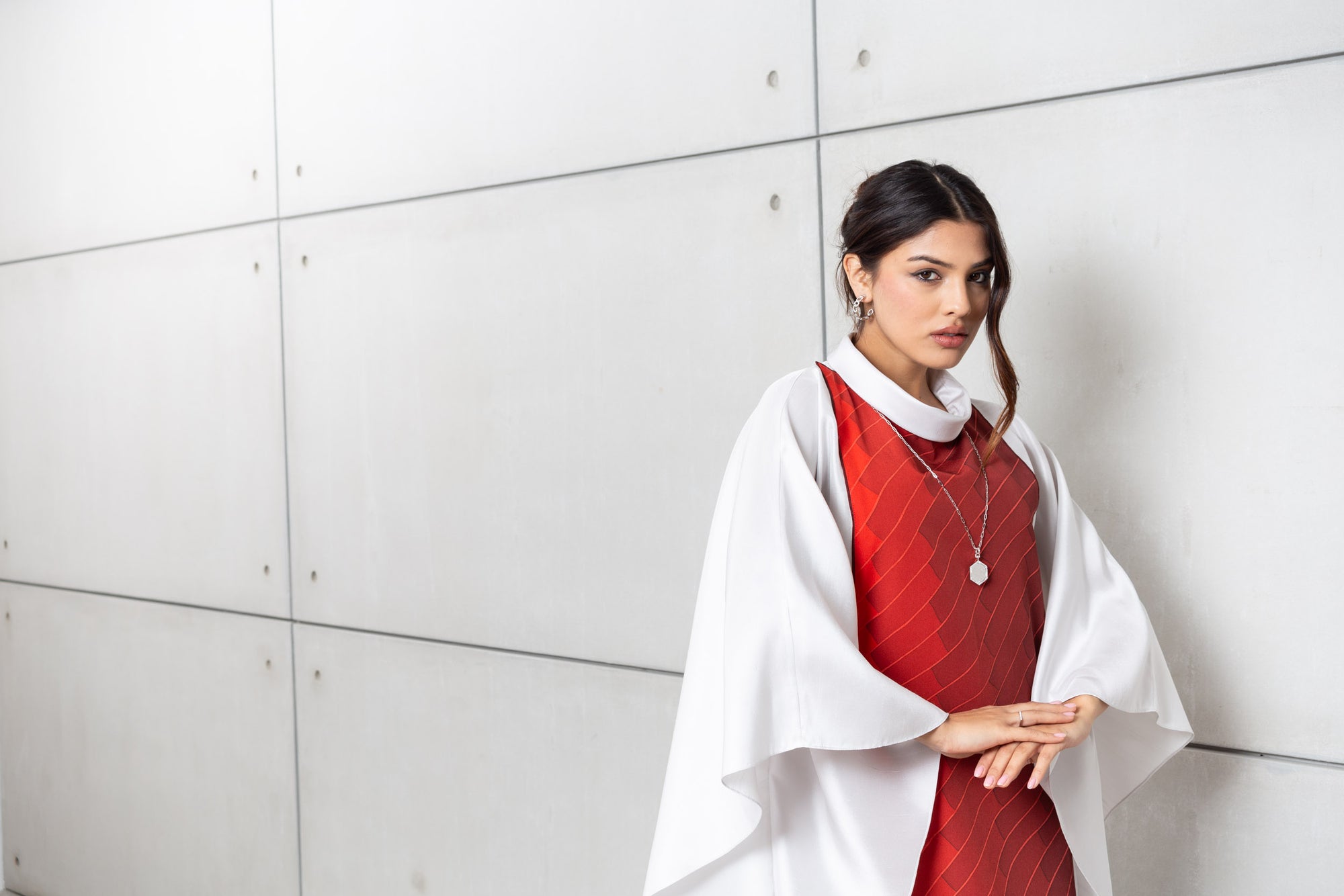Silk Kaftan in Silver Gray with Red