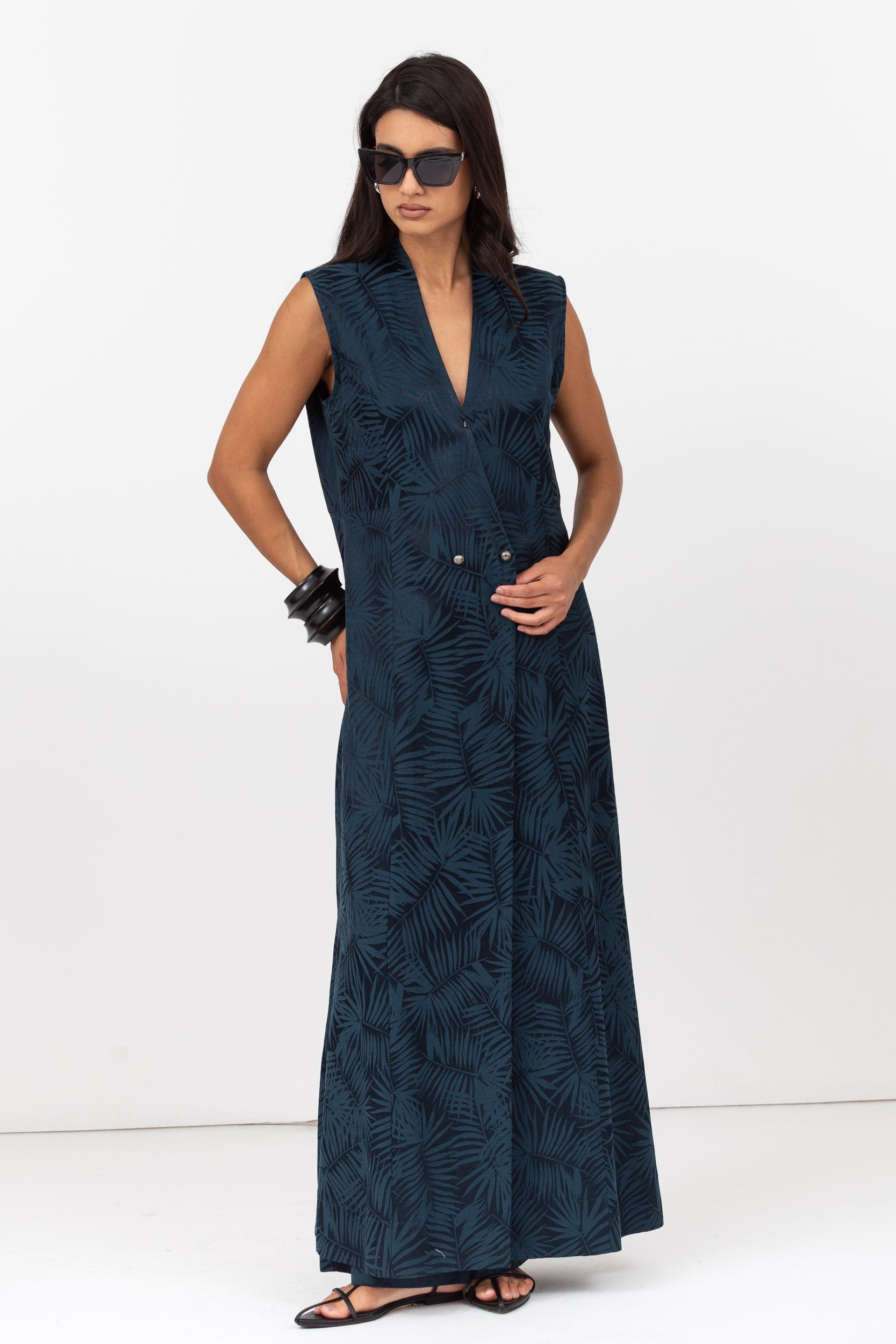 Travel Set : Sleeveless Long Jacket and Pants in Blue Jacquard Satin