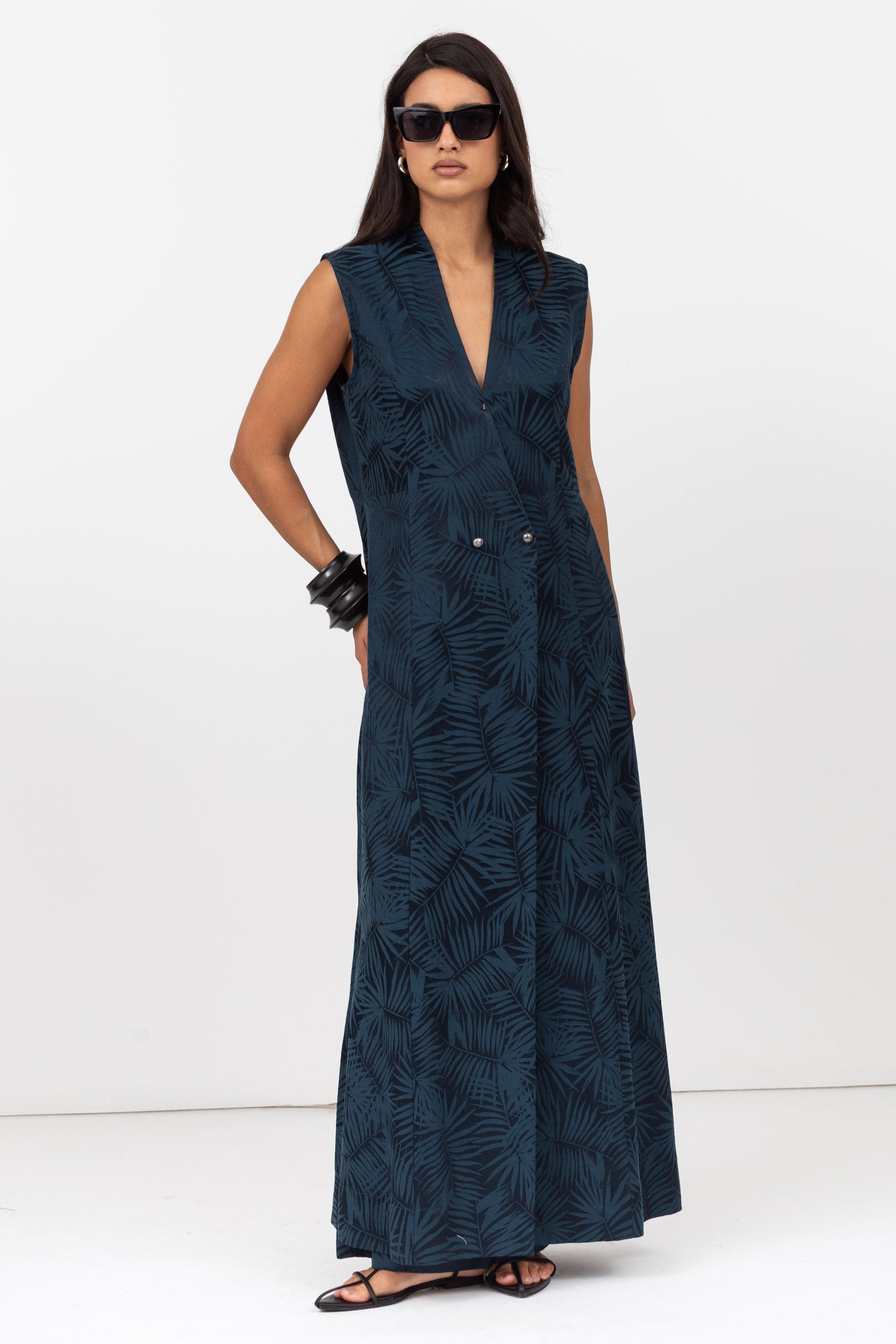 Travel Set : Sleeveless Long Jacket and Pants in Blue Jacquard Satin