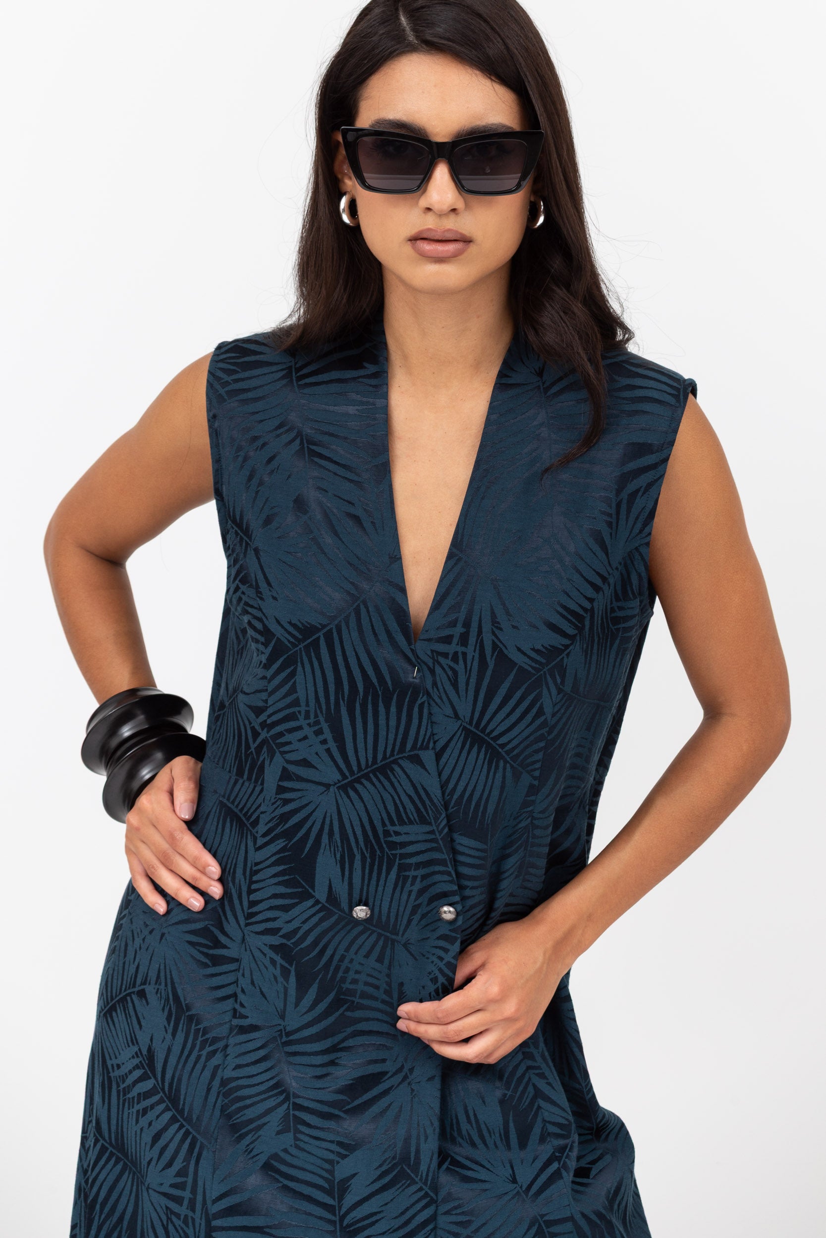 Travel Set : Sleeveless Long Jacket and Pants in Blue Jacquard Satin