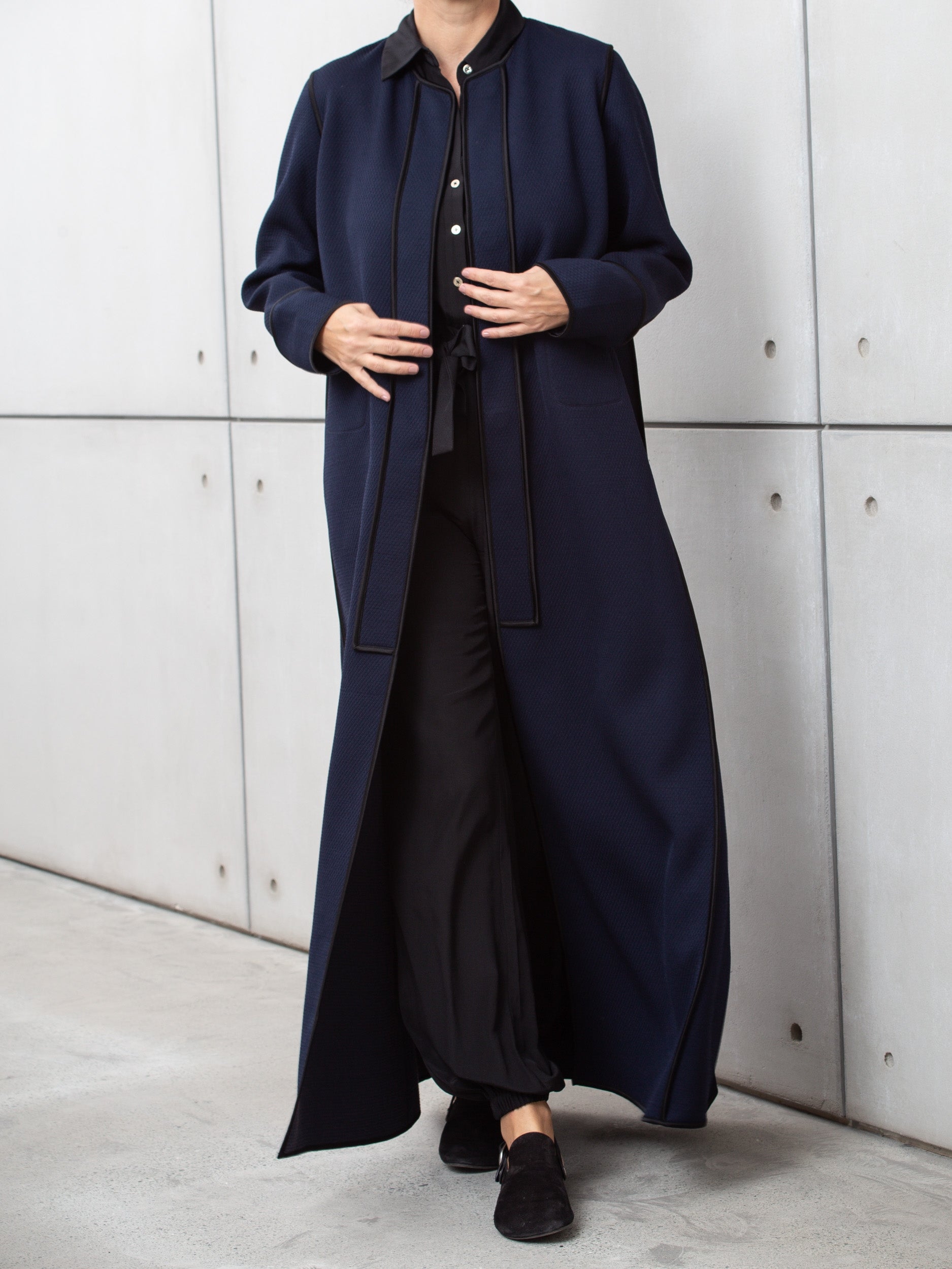 Textured Contrast Abaya In Blue