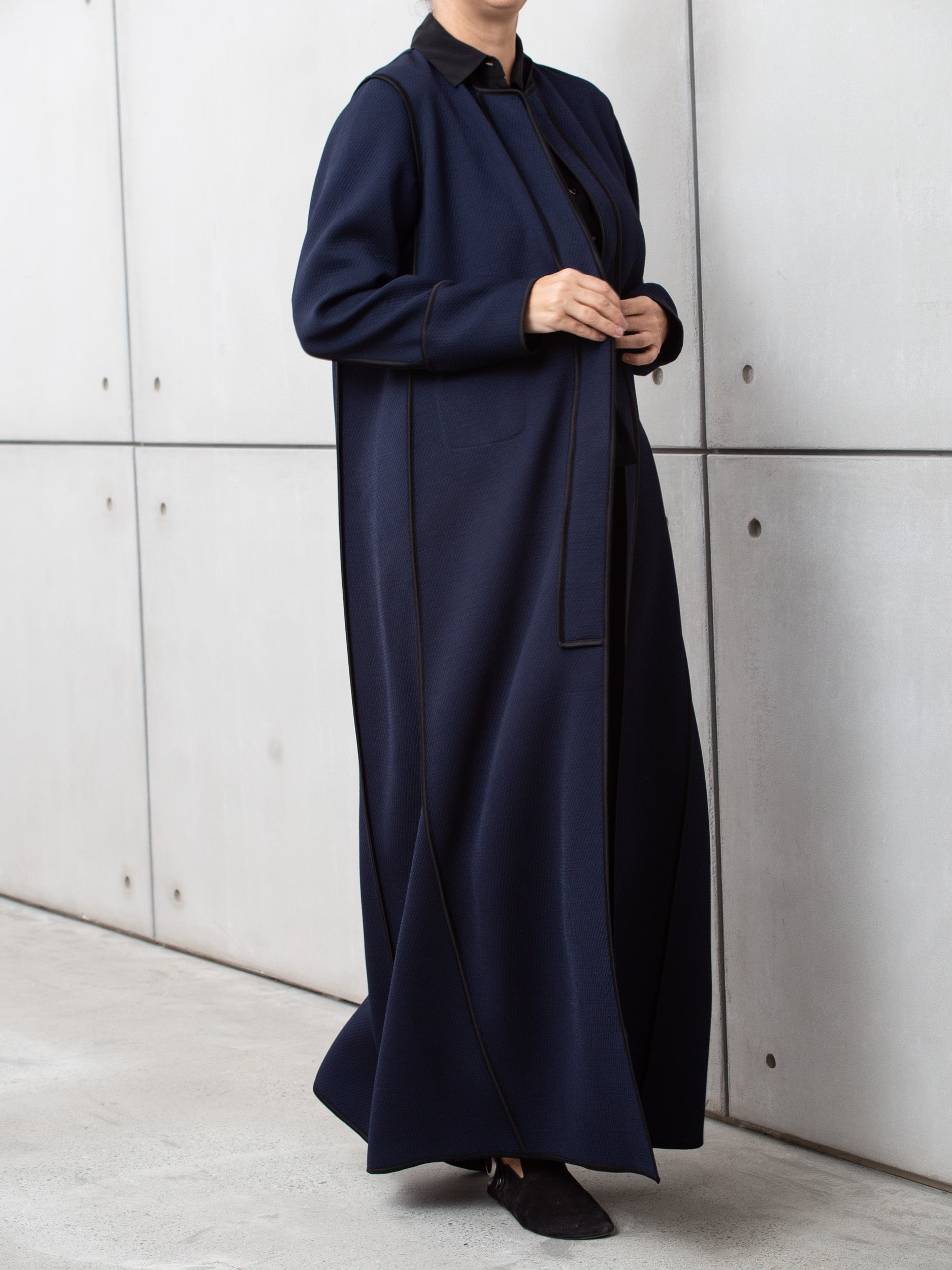 Textured Contrast Abaya In Blue