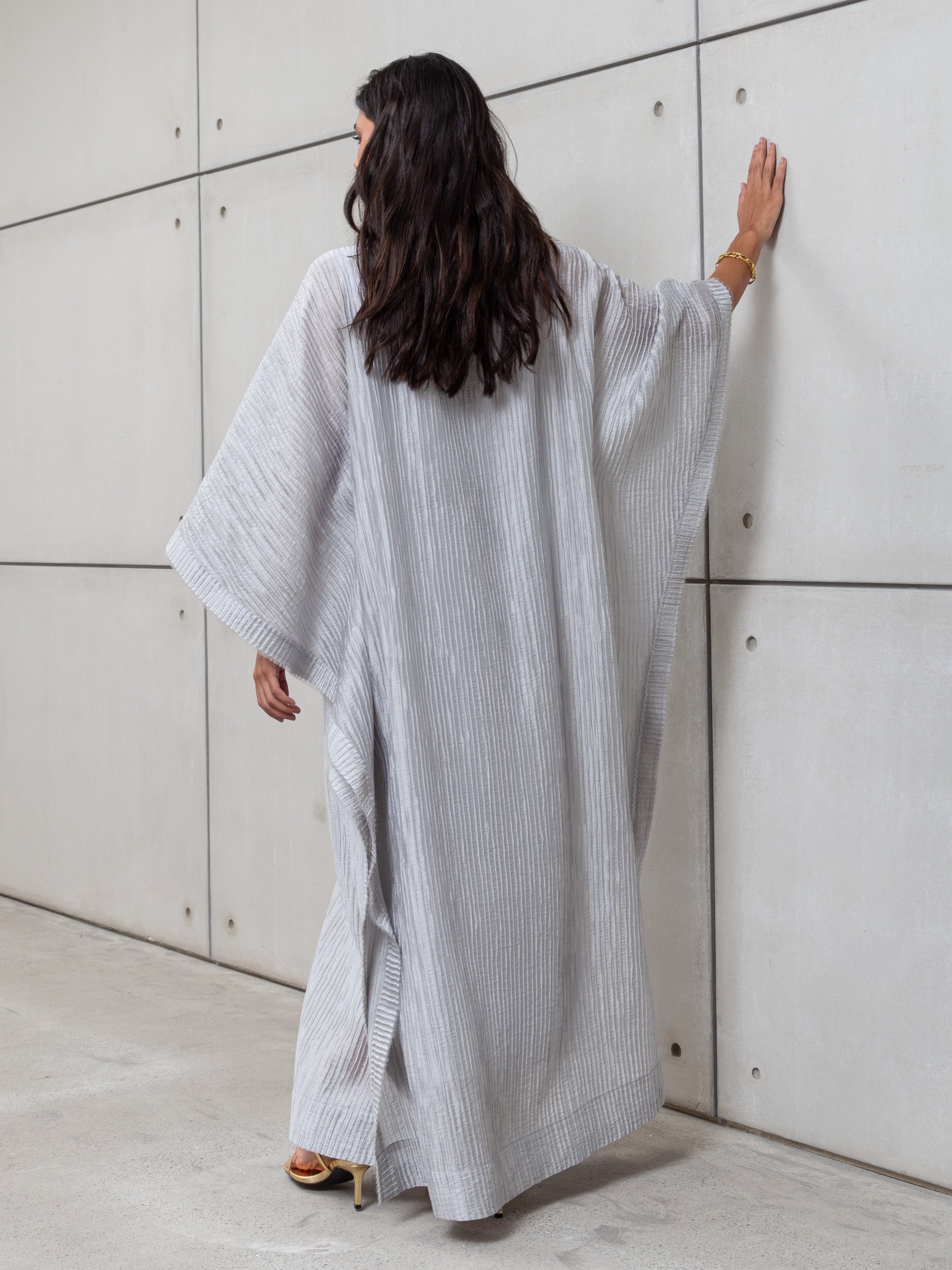 TEXTURED KAFTAN IN ICE GREY