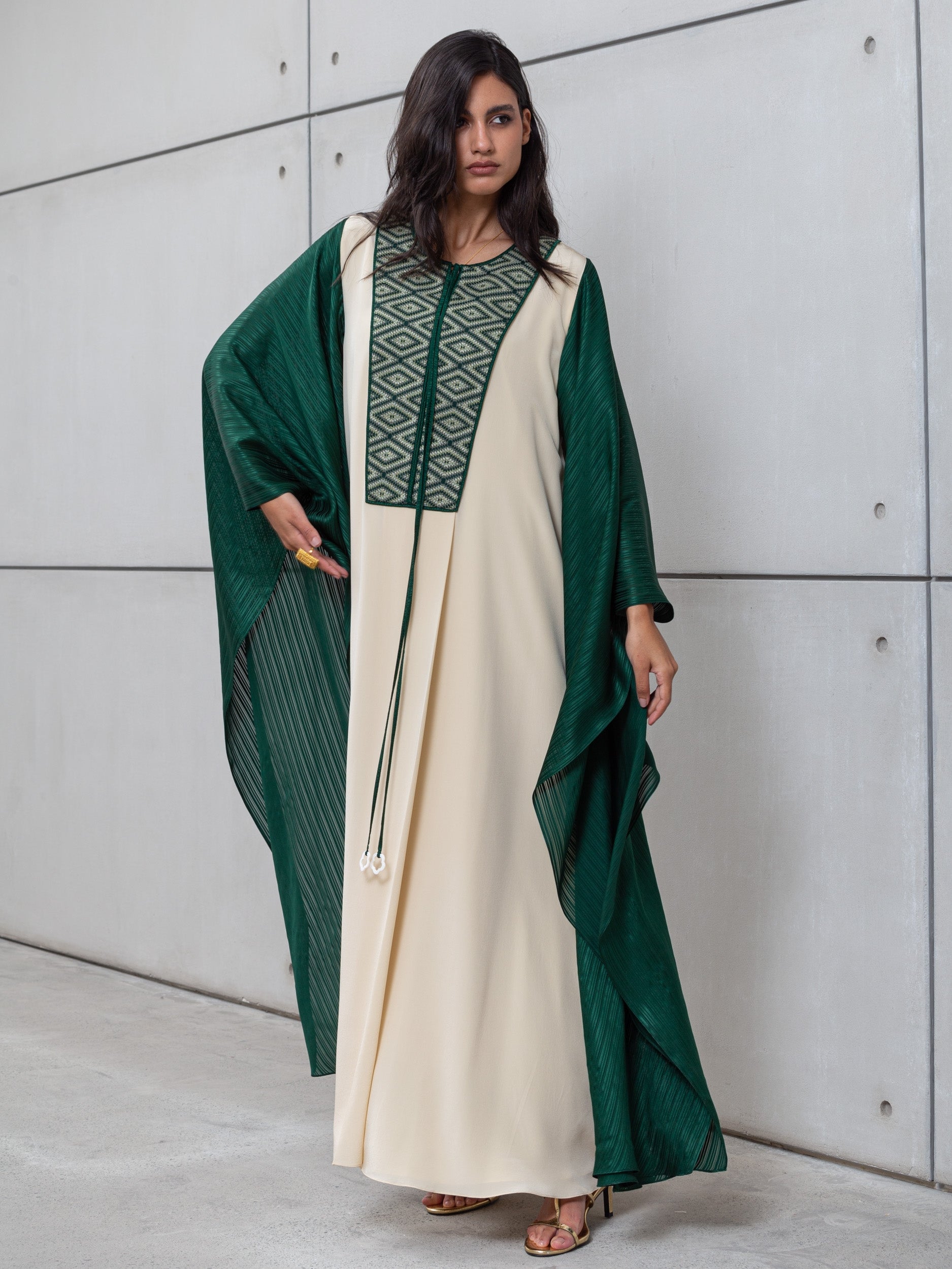 FLOWY KAFTAN IN EMERALD GREEN- BEIGE