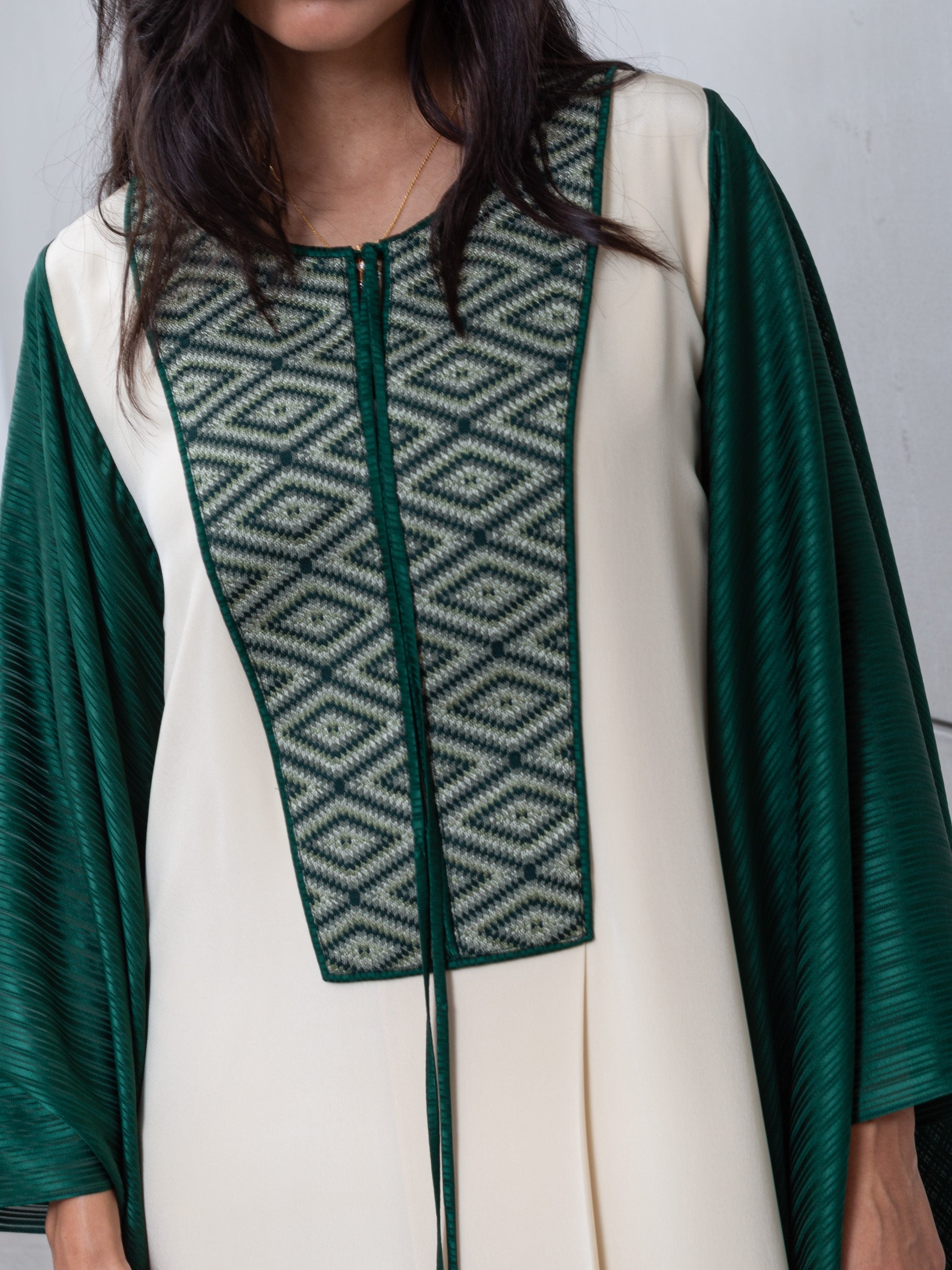 FLOWY KAFTAN IN EMERALD GREEN- BEIGE