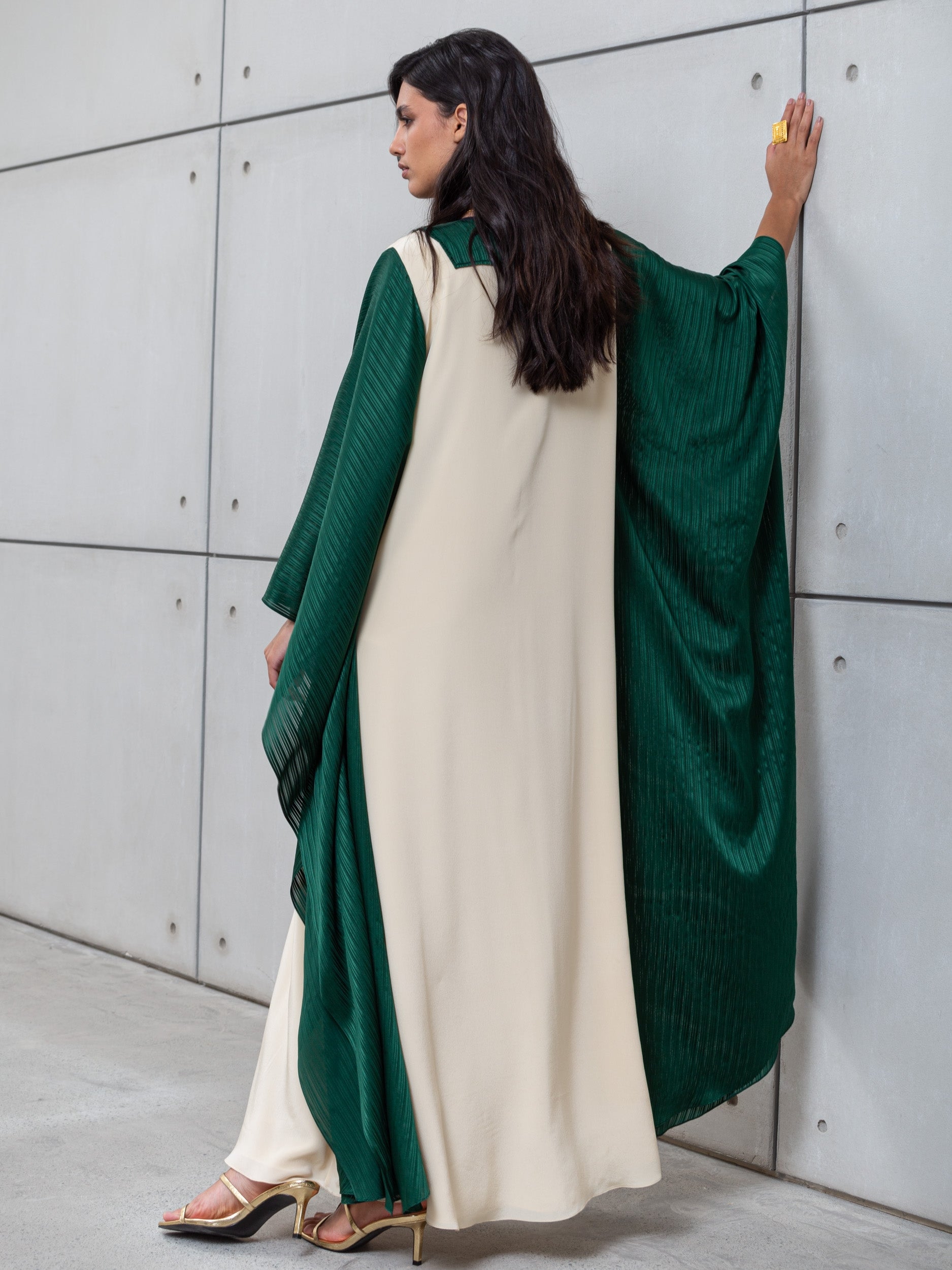 FLOWY KAFTAN IN EMERALD GREEN- BEIGE