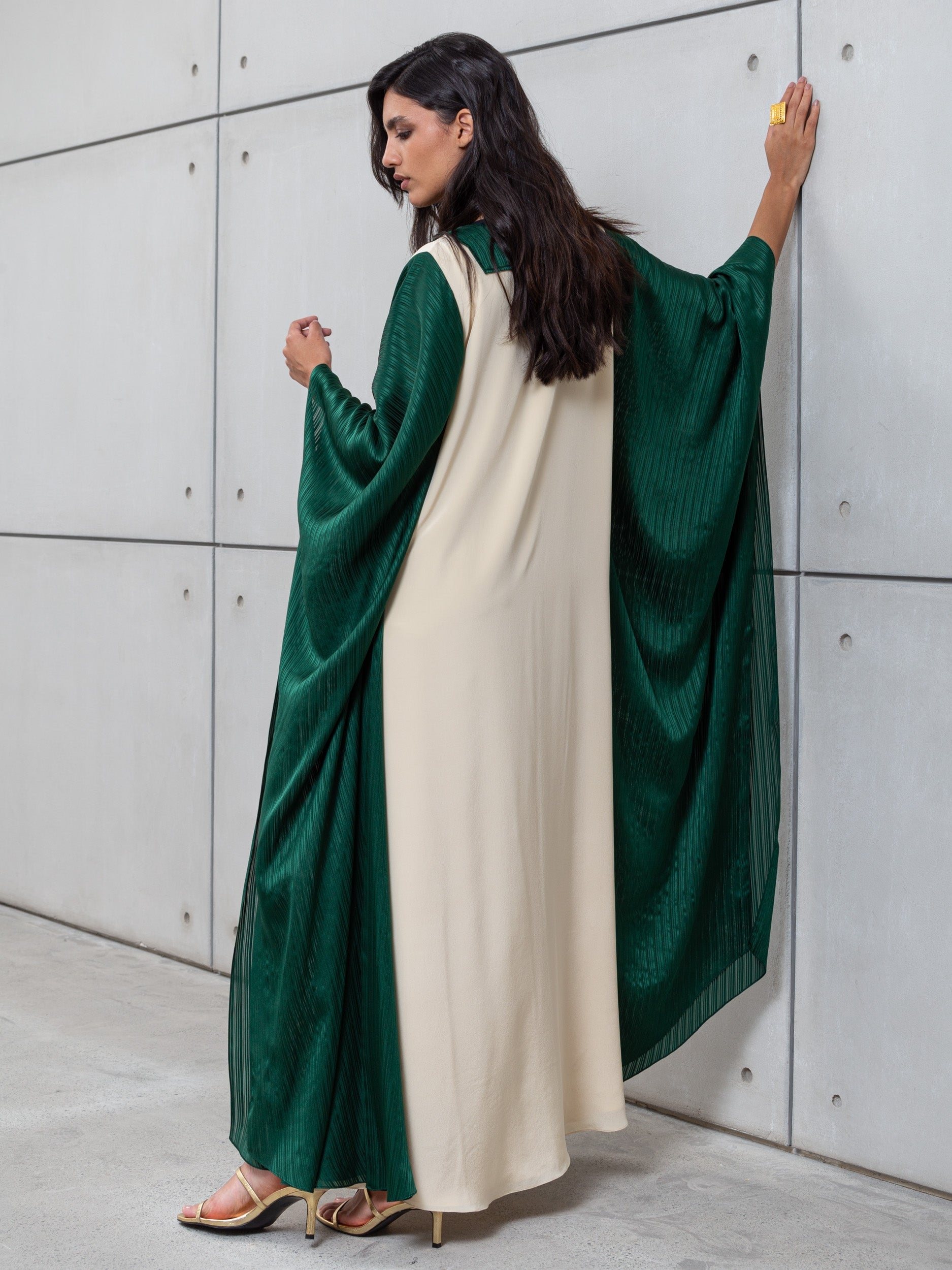 FLOWY KAFTAN IN EMERALD GREEN- BEIGE