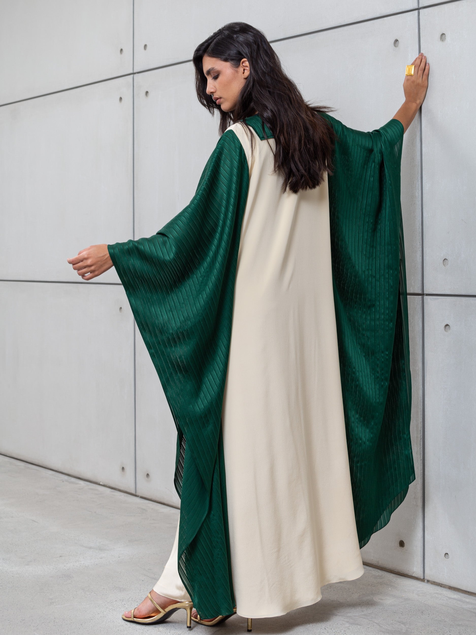 FLOWY KAFTAN IN EMERALD GREEN- BEIGE