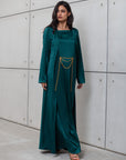 KAFTAN IN POLISHED GREEN WITH CHAIN DETAILING