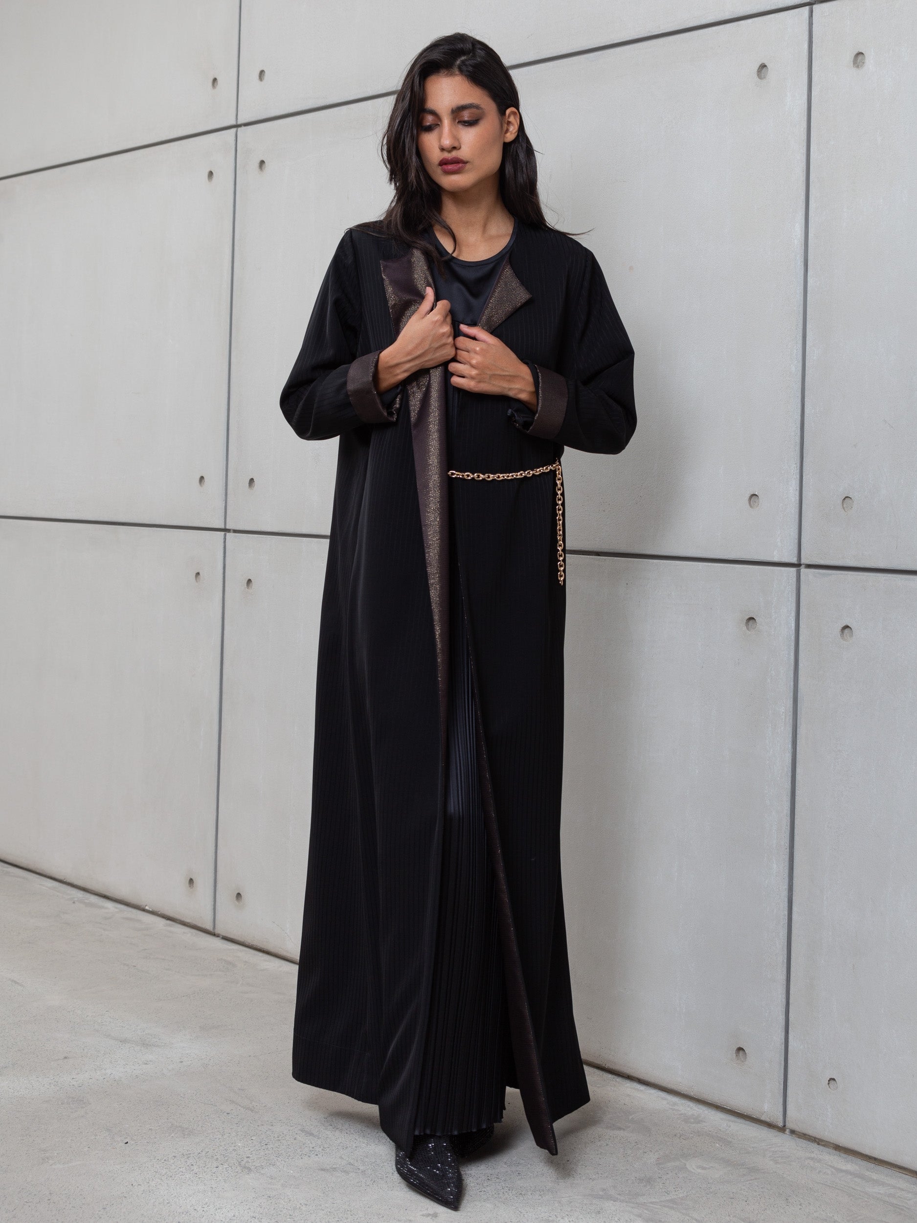 CHAIN ABAYA IN BLACK WITH COPPER METALLIC DETAILING