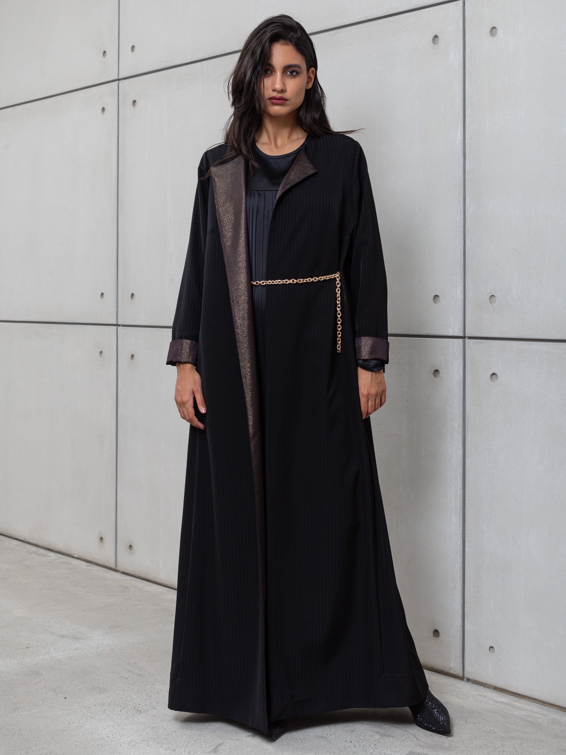 CHAIN ABAYA IN BLACK WITH COPPER METALLIC DETAILING