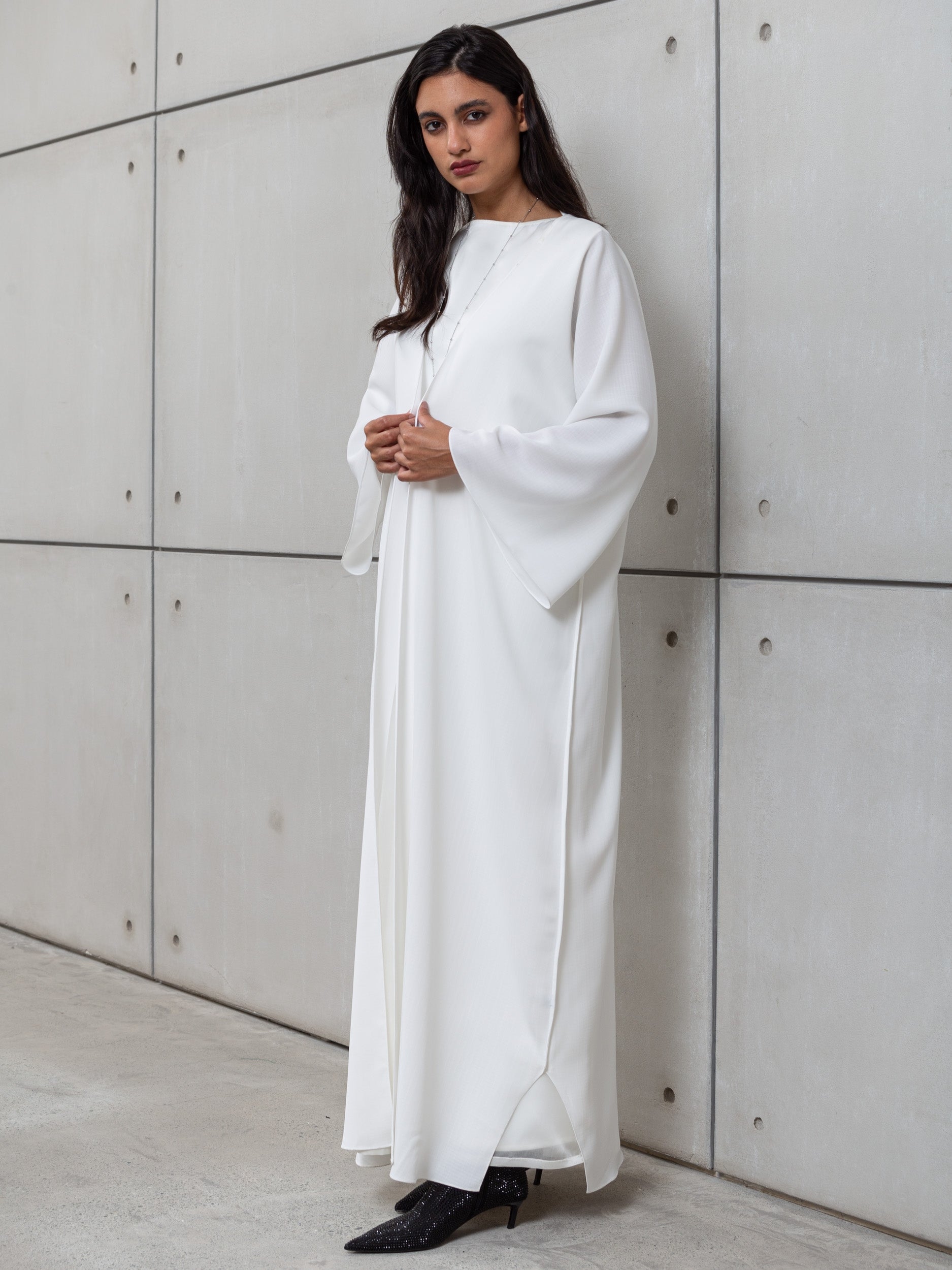 LOOSE ABAYA WITH UNDERDRESS IN WHITE