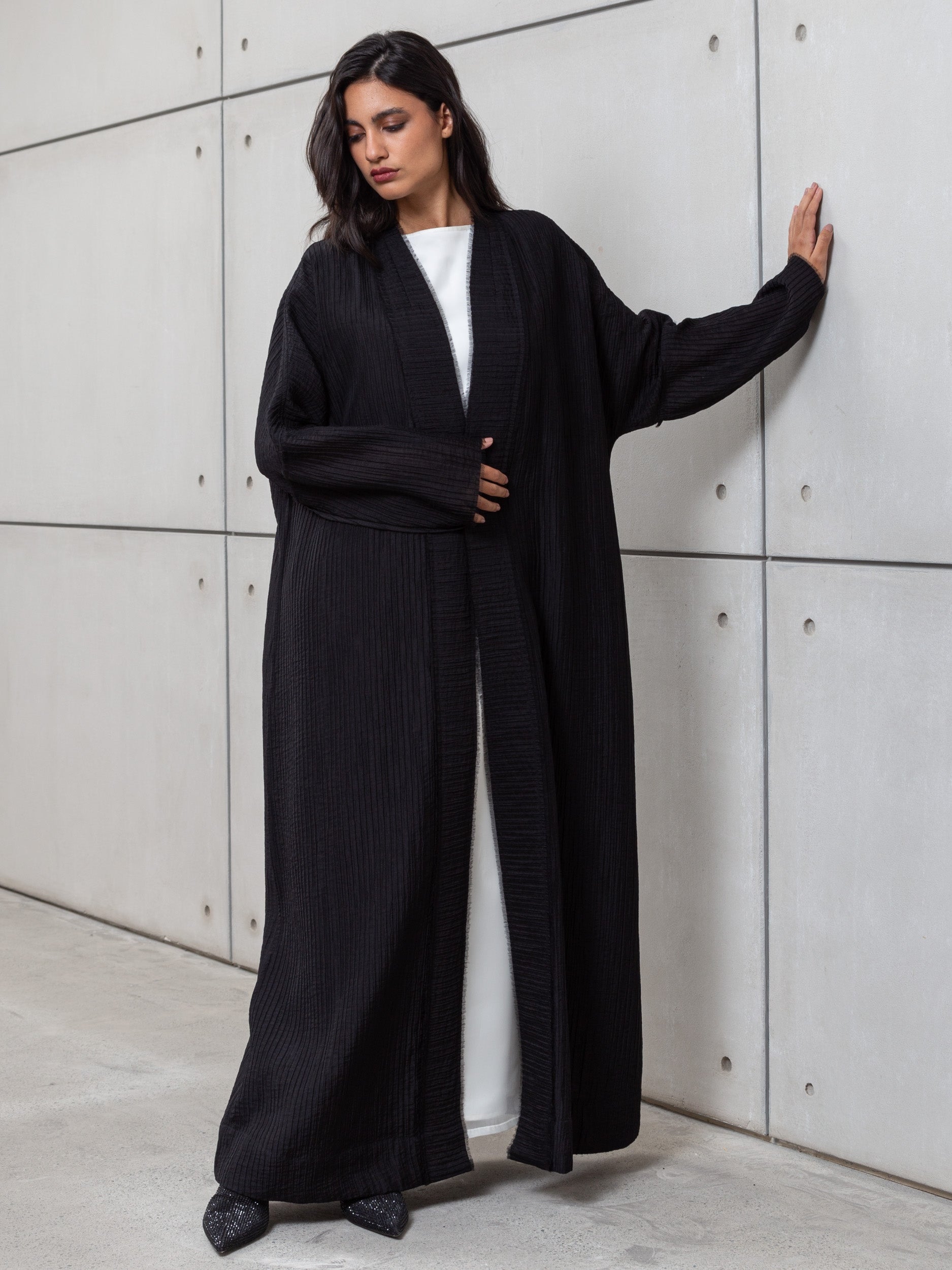 TEXTURED LOOSE CUT ABAYA  IN BLACK