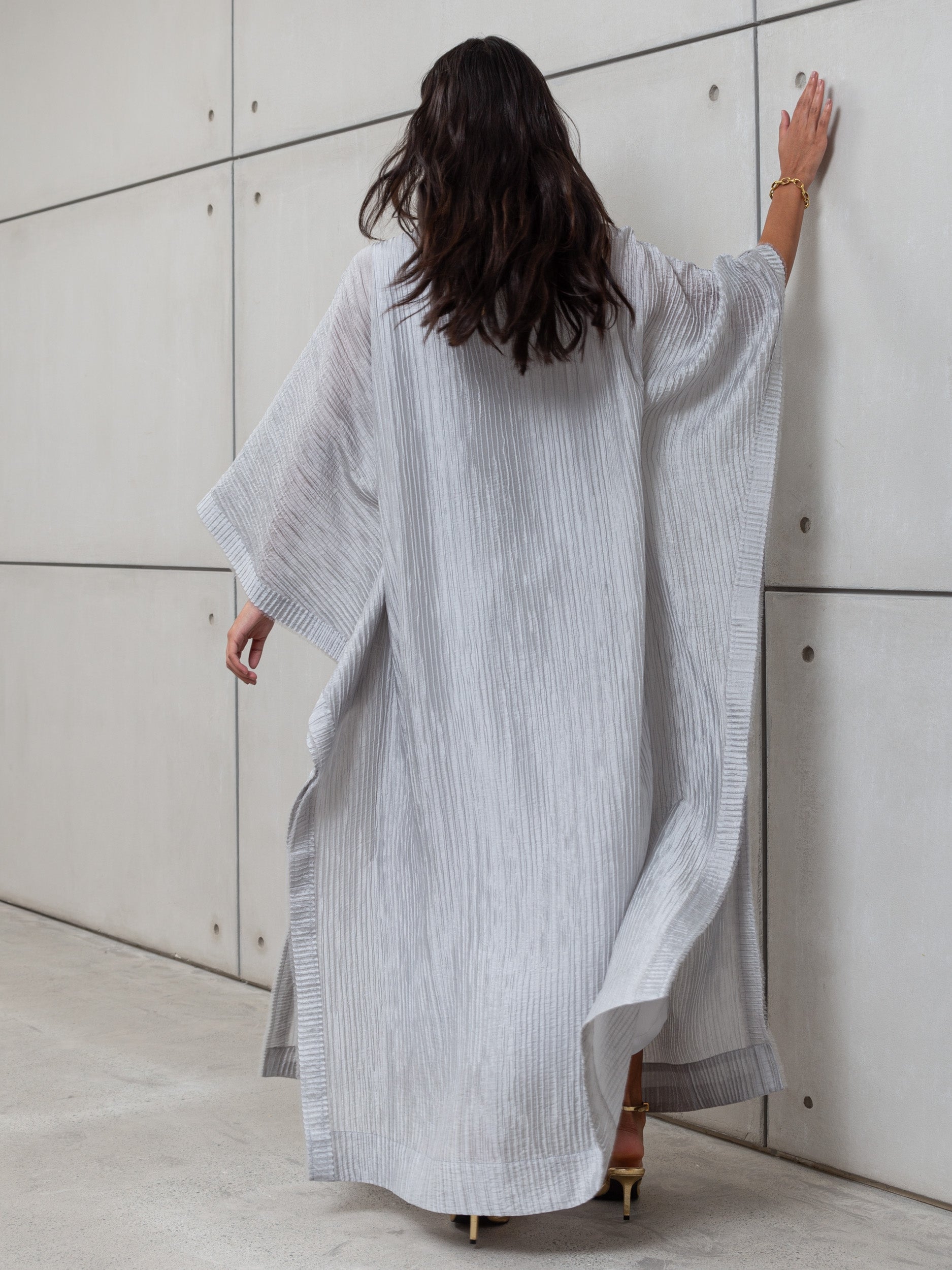 TEXTURED KAFTAN IN ICE GREY