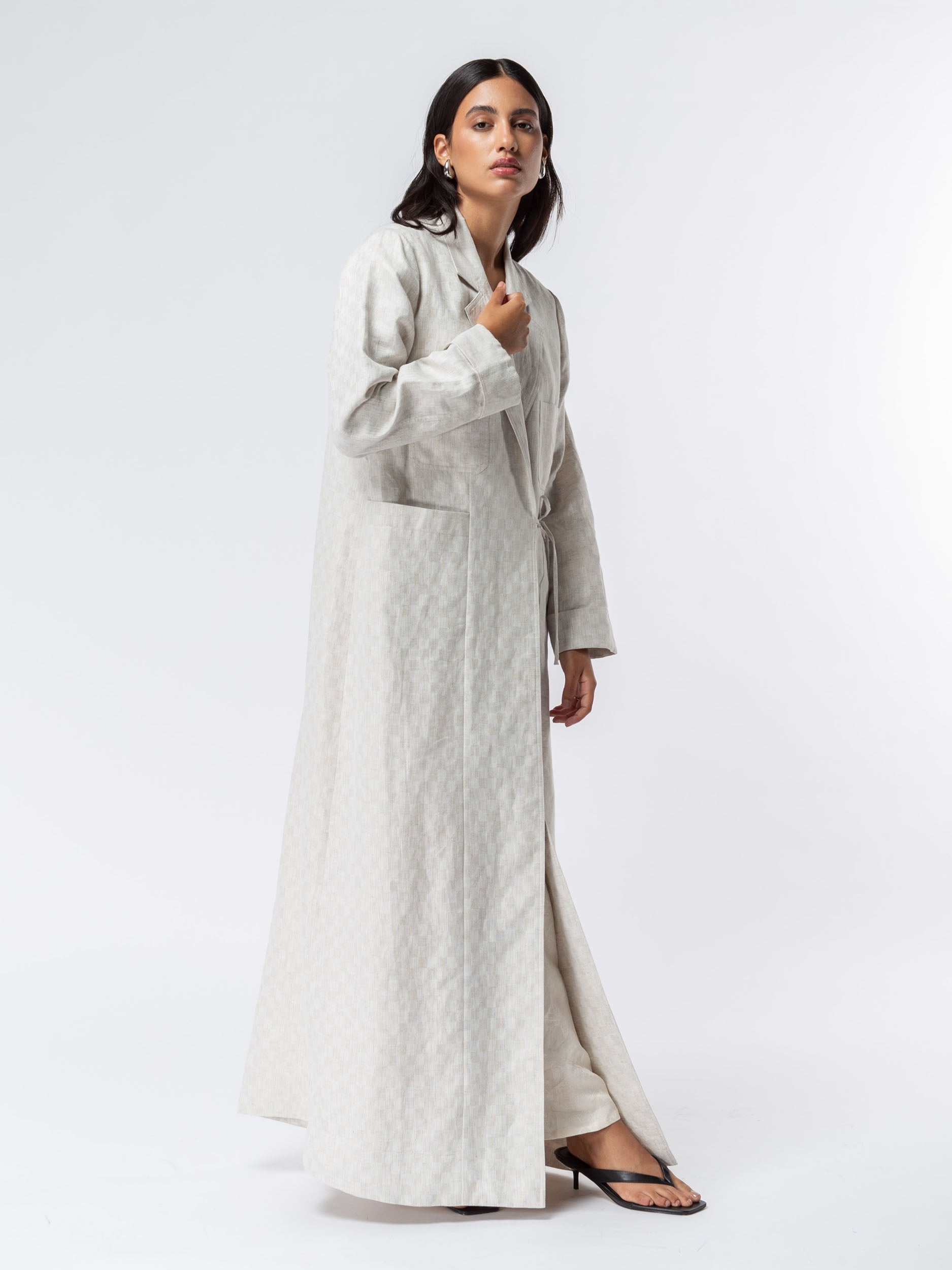 Suit Pocket Abaya in Checkered Oat