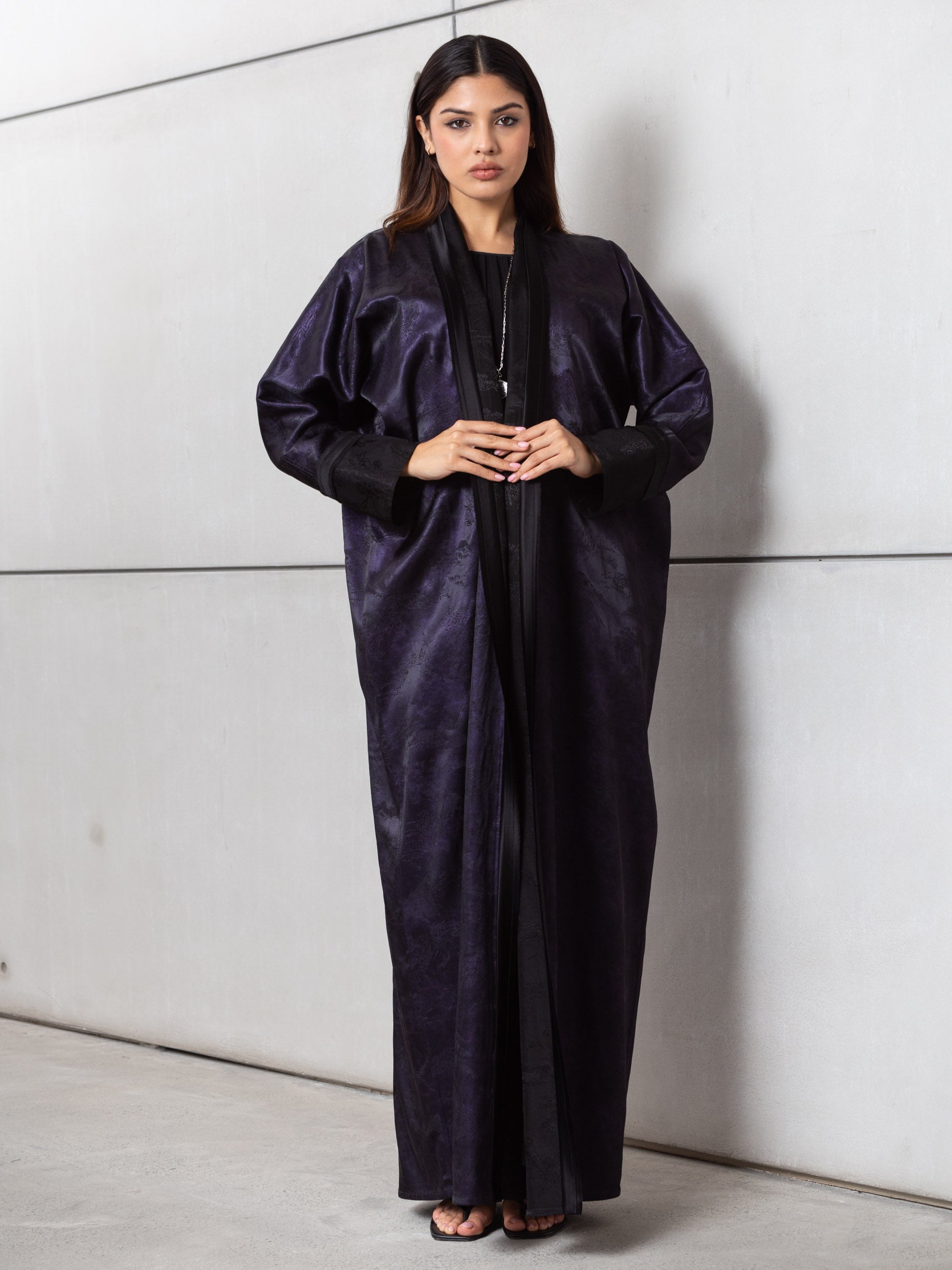 Reversible Abaya in Plum &amp; Black