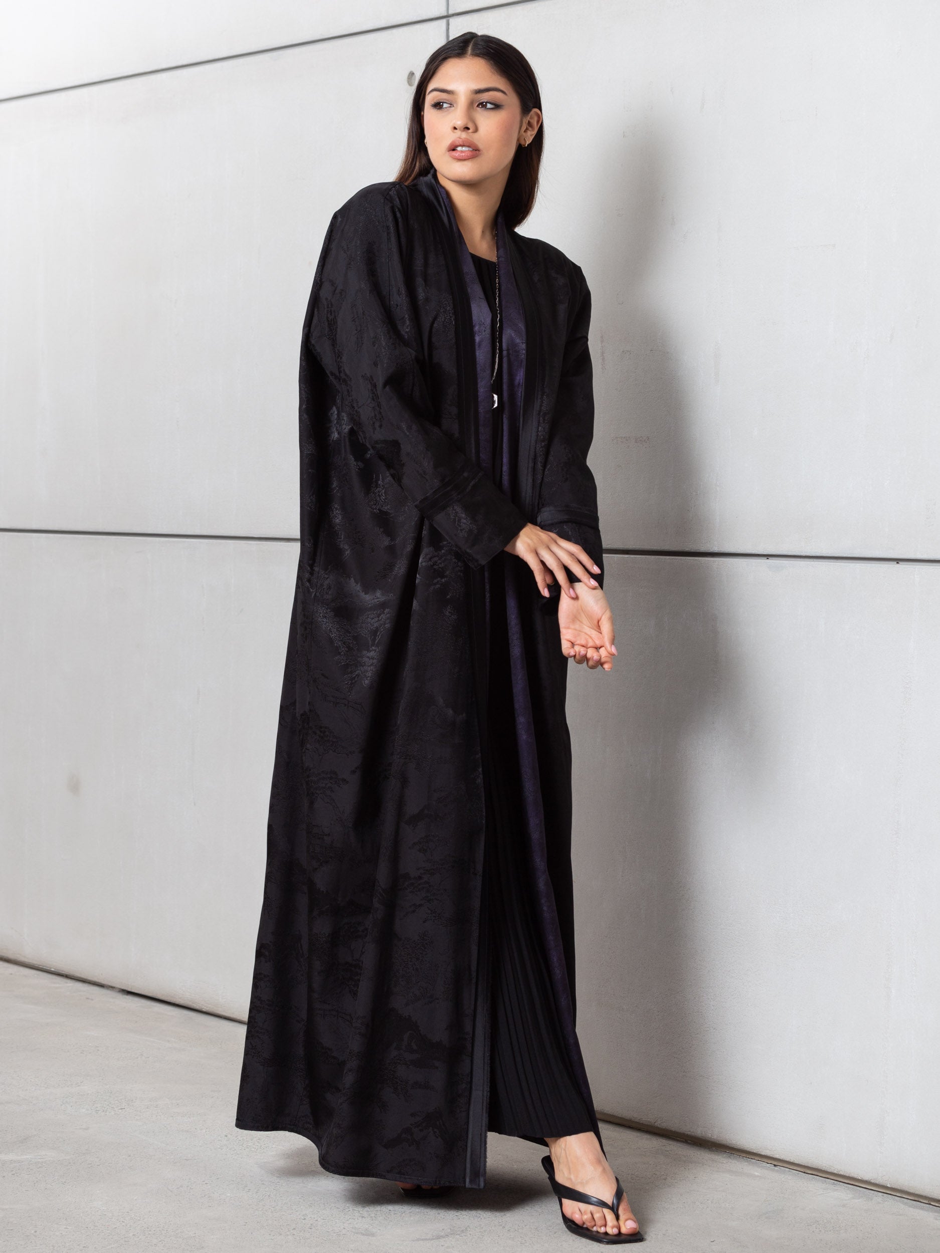 Reversible Abaya in Plum &amp; Black