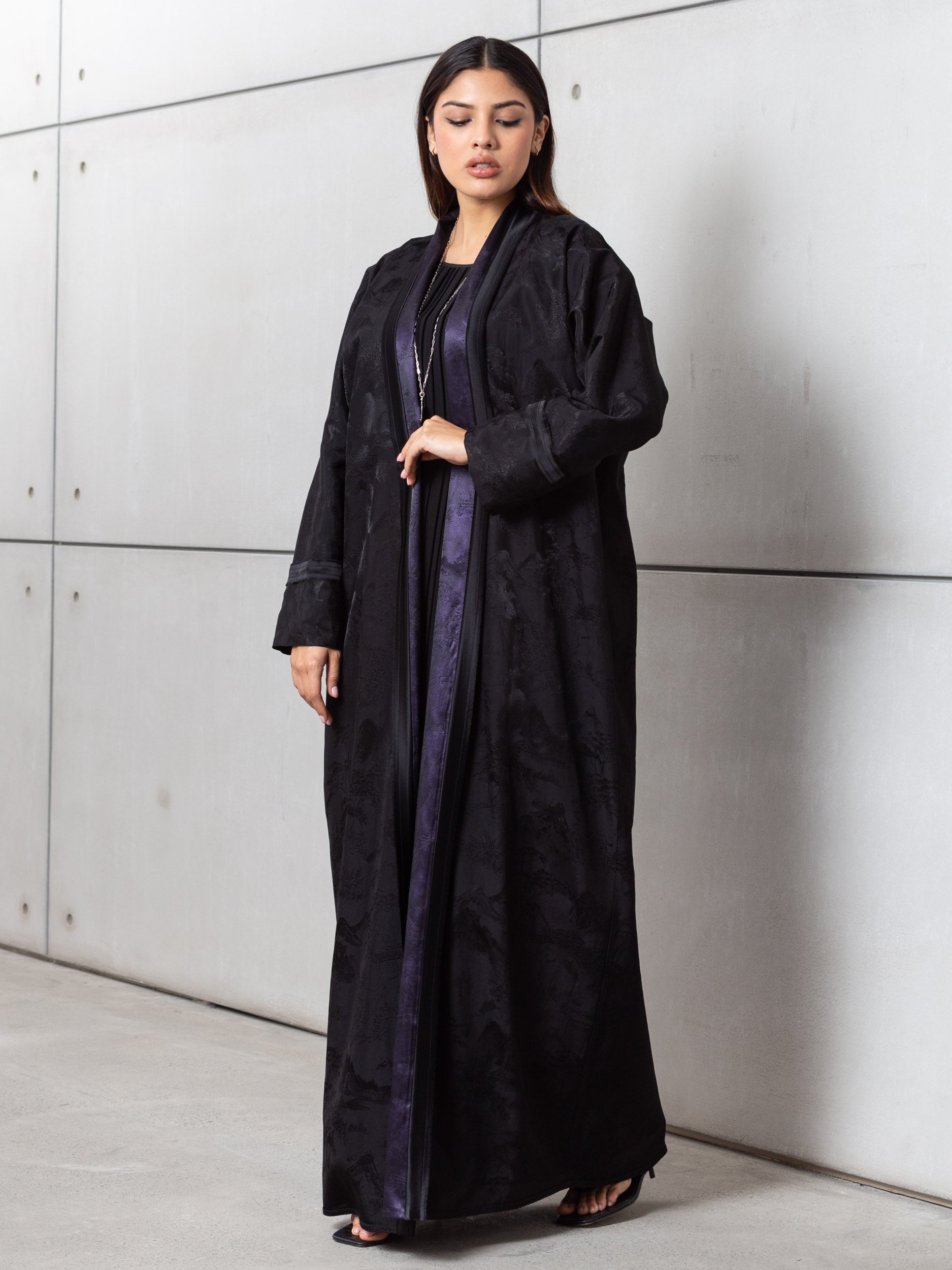 Reversible Abaya in Plum &amp; Black