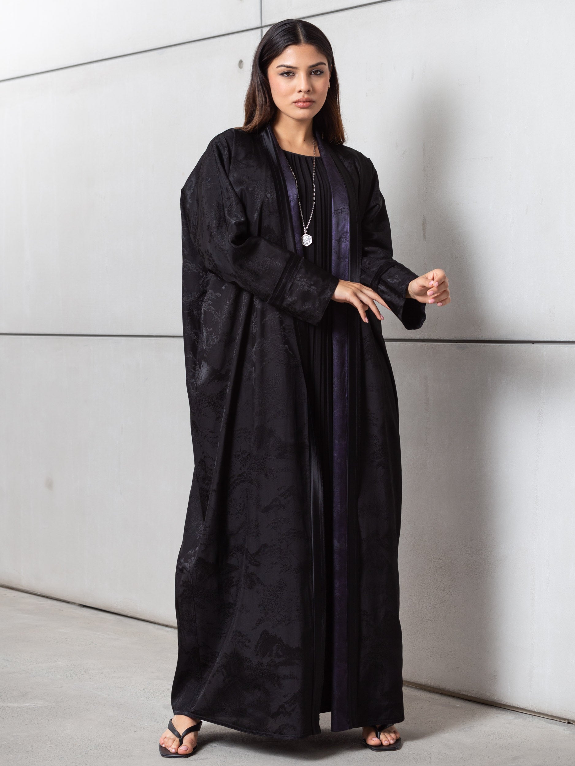 Reversible Abaya in Plum &amp; Black