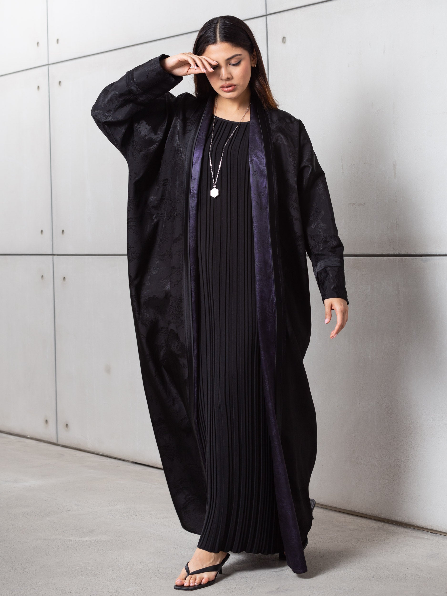 Reversible Abaya in Plum &amp; Black