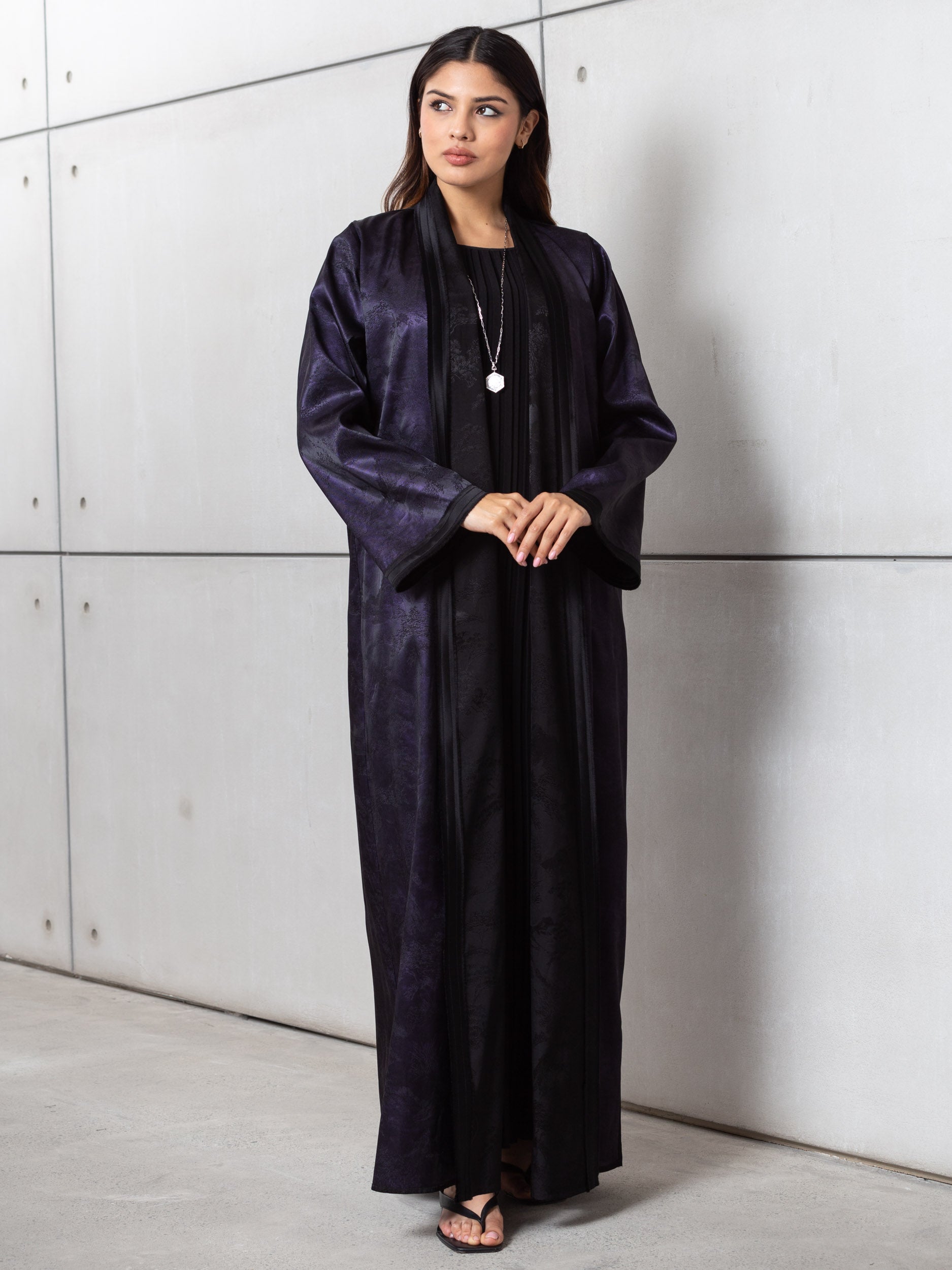 Reversible Abaya in Black &amp; Plum