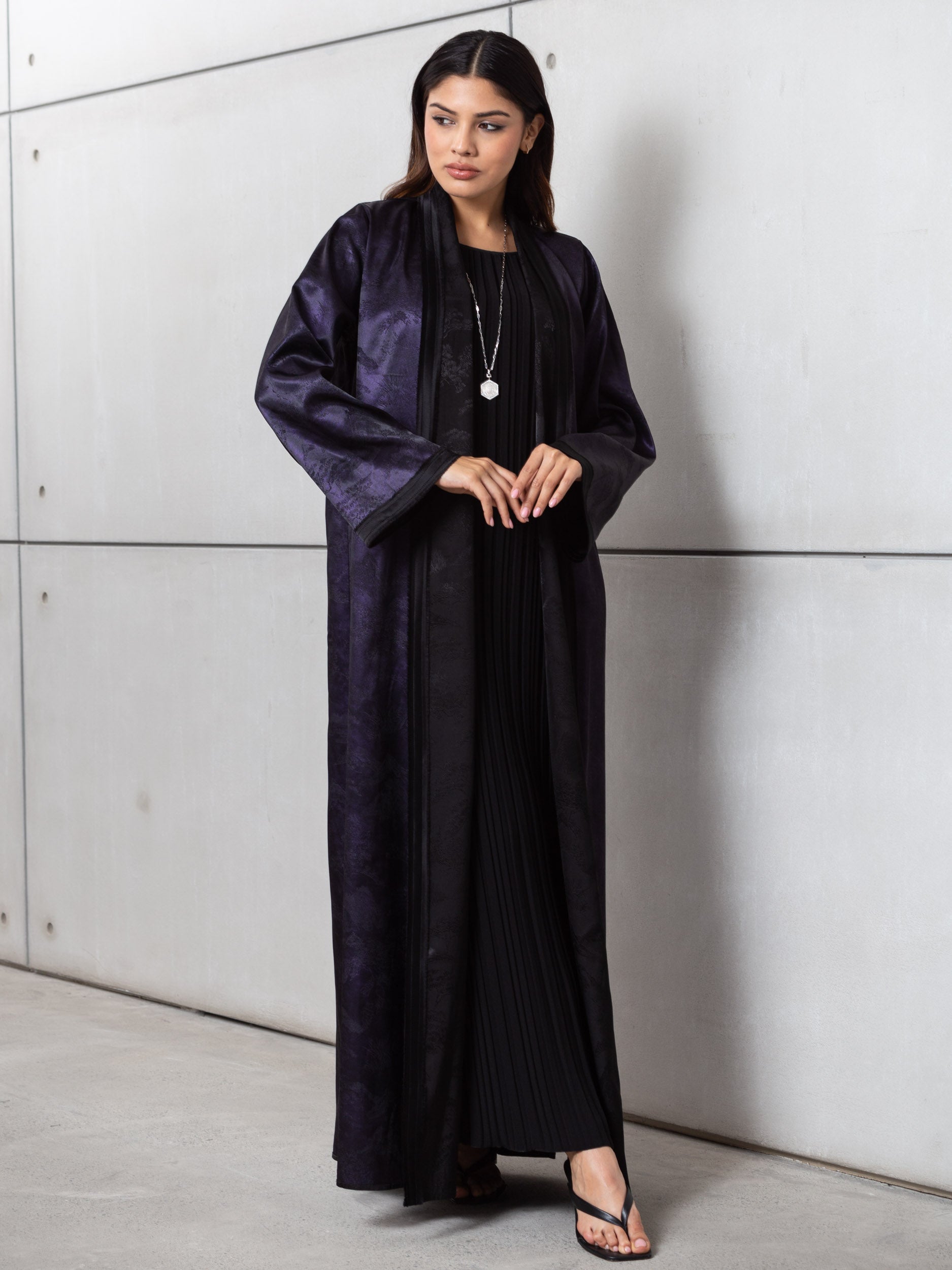 Reversible Abaya in Black &amp; Plum