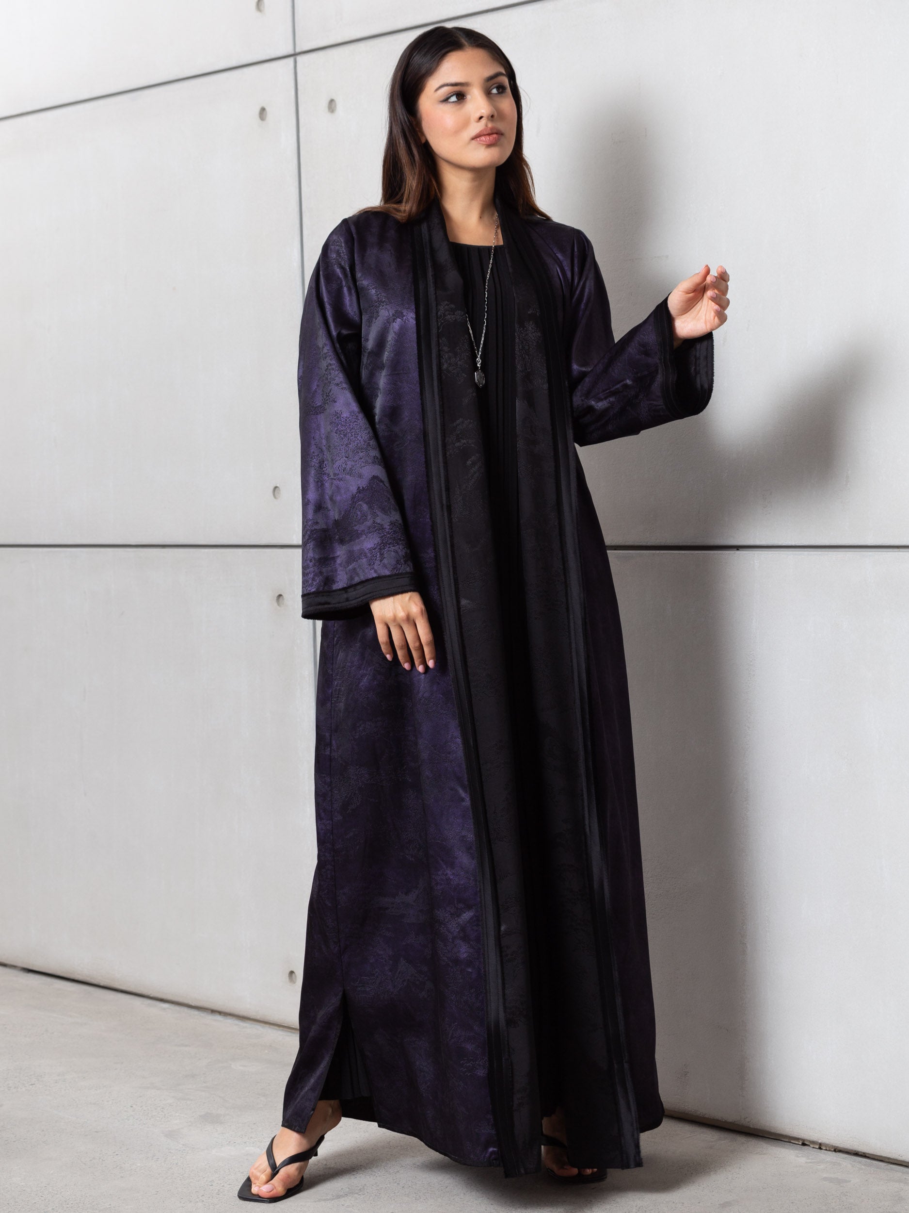 Reversible Abaya in Black &amp; Plum