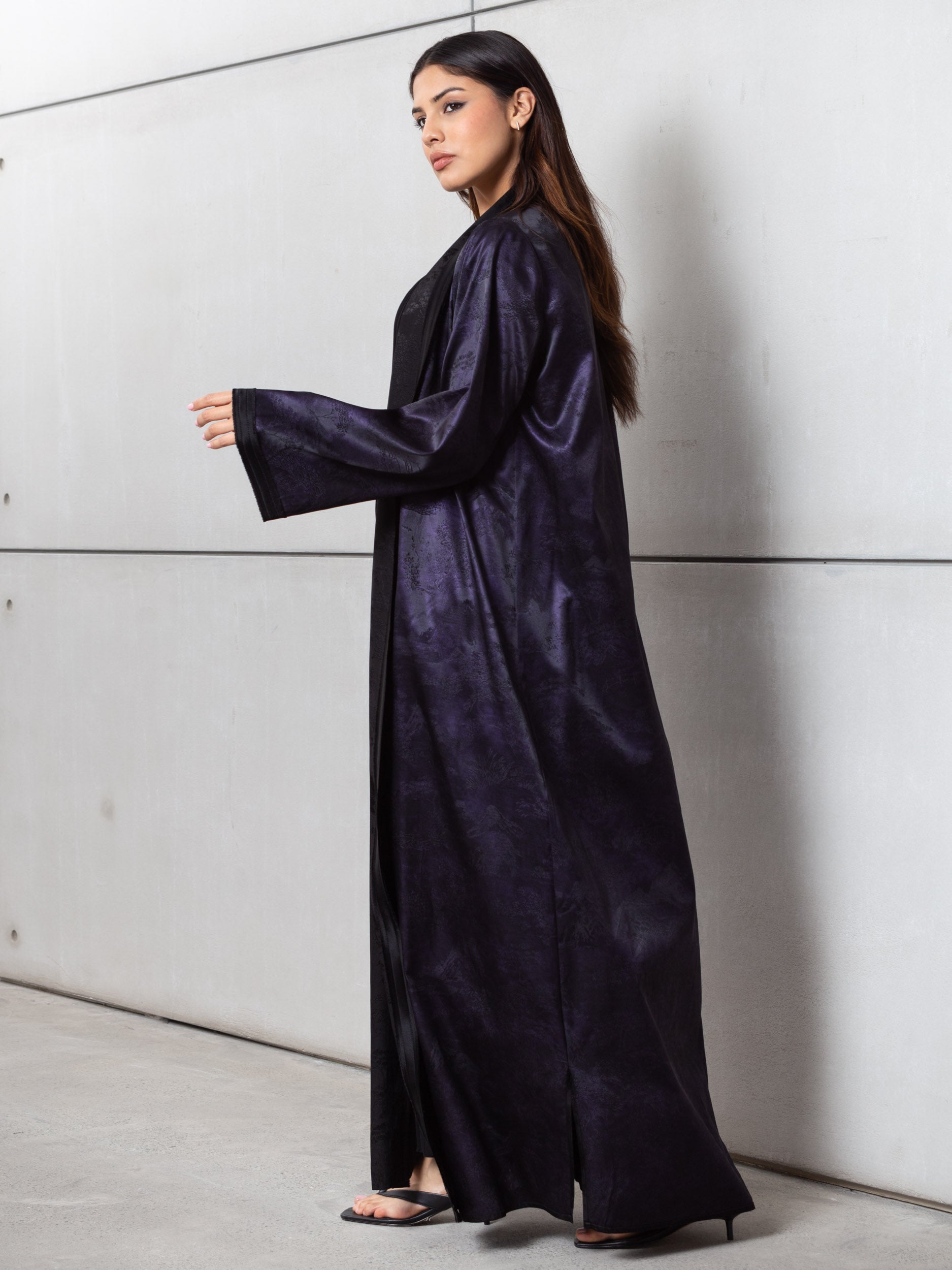 Reversible Abaya in Black &amp; Plum